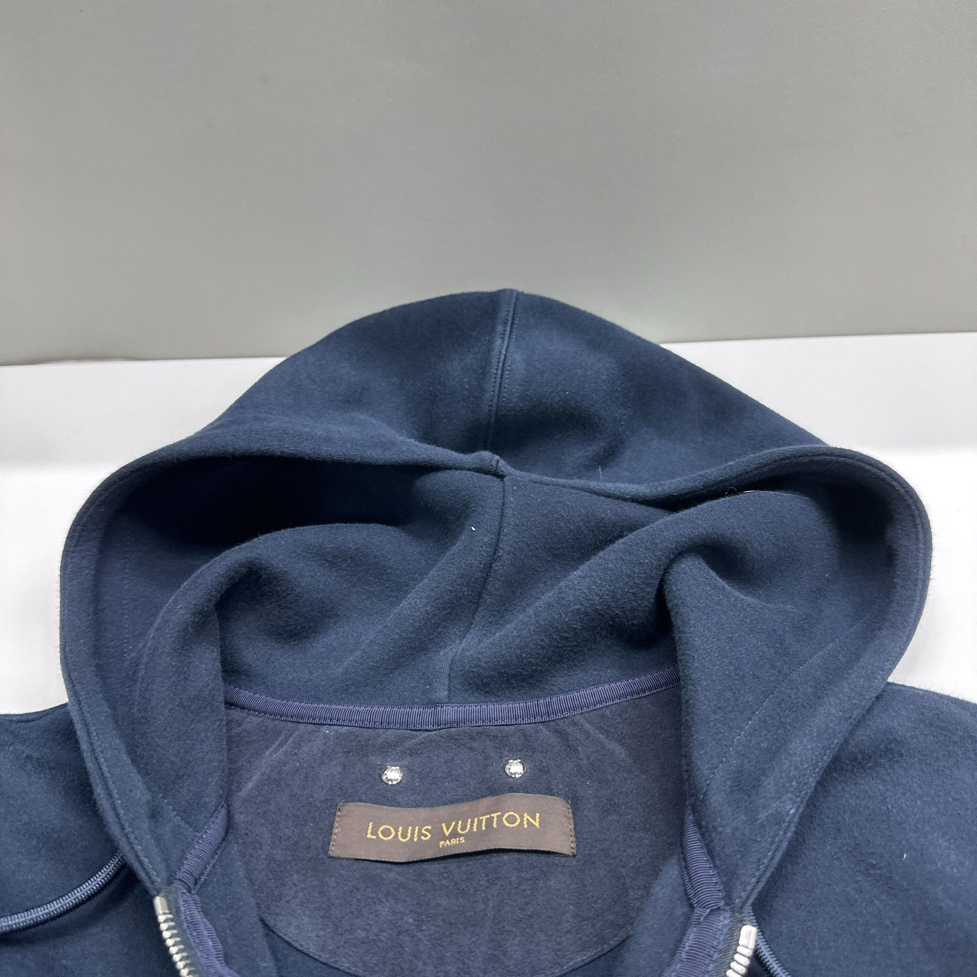 Louis Vuitton Louis Vuitton Small Logo Zip Hoodie Size S Size US S / EU 44-46 / 1 - 3 Thumbnail