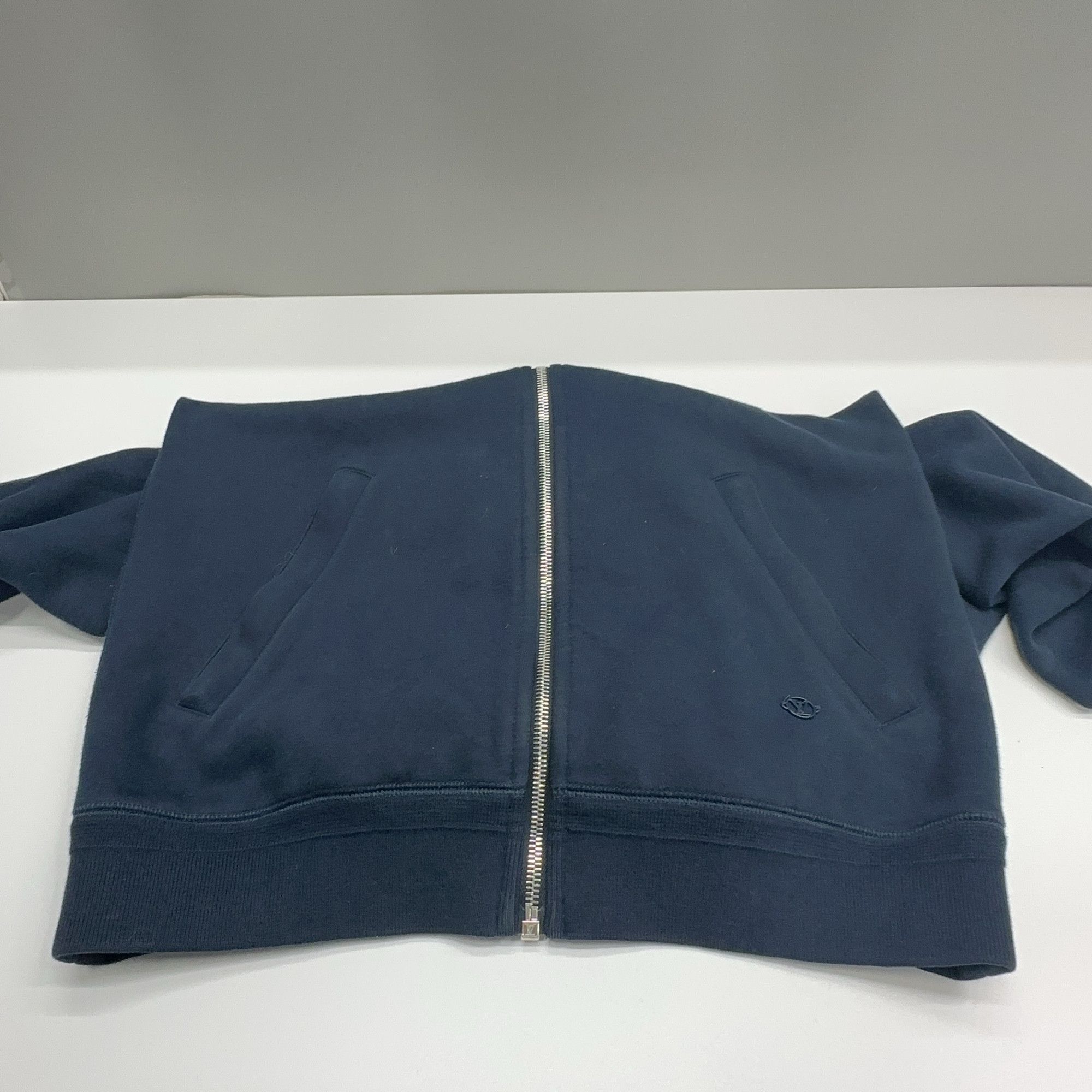 Louis Vuitton Louis Vuitton Small Logo Zip Hoodie Size S Size US S / EU 44-46 / 1 - 9 Thumbnail