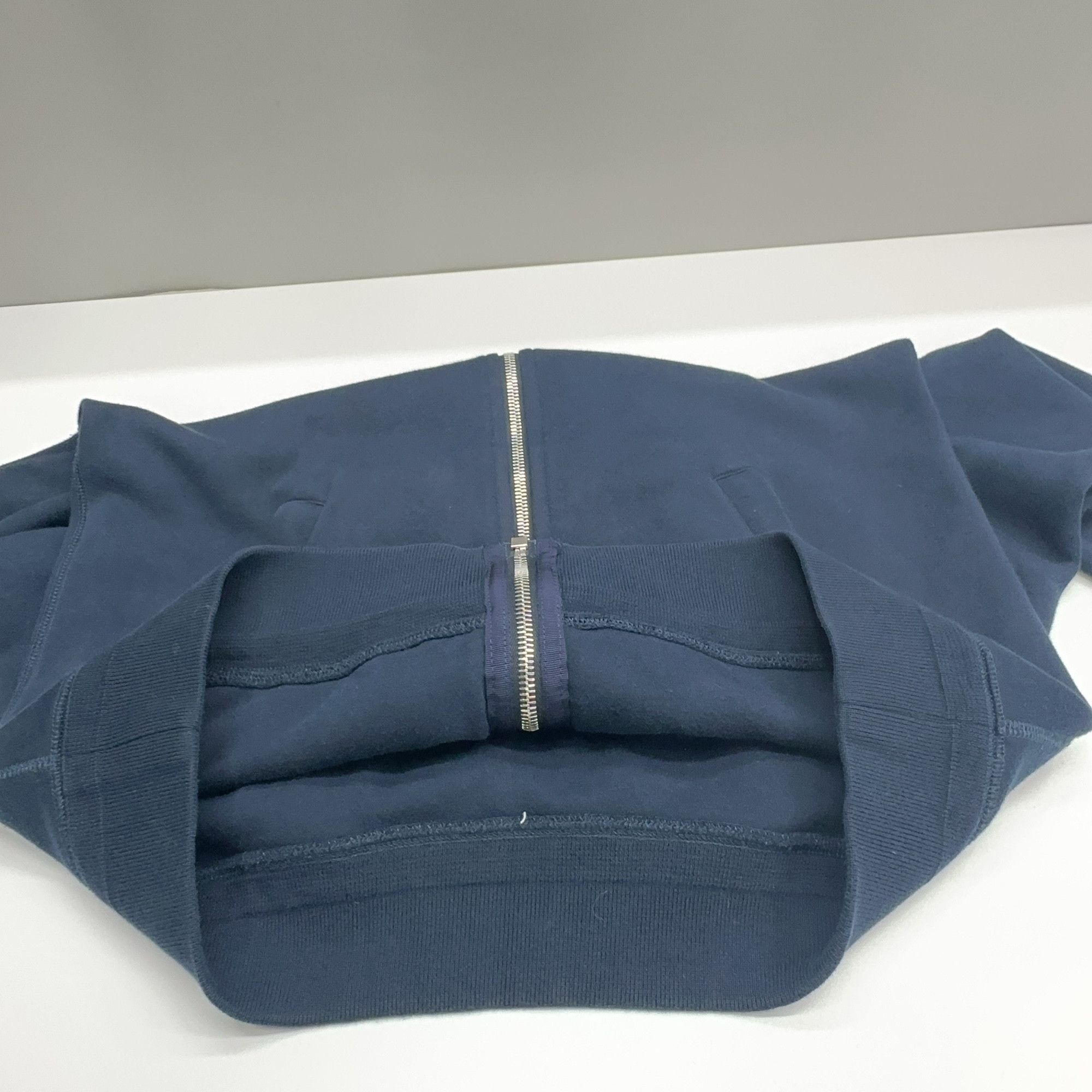 Louis Vuitton Louis Vuitton Small Logo Zip Hoodie Size S Size US S / EU 44-46 / 1 - 10 Thumbnail