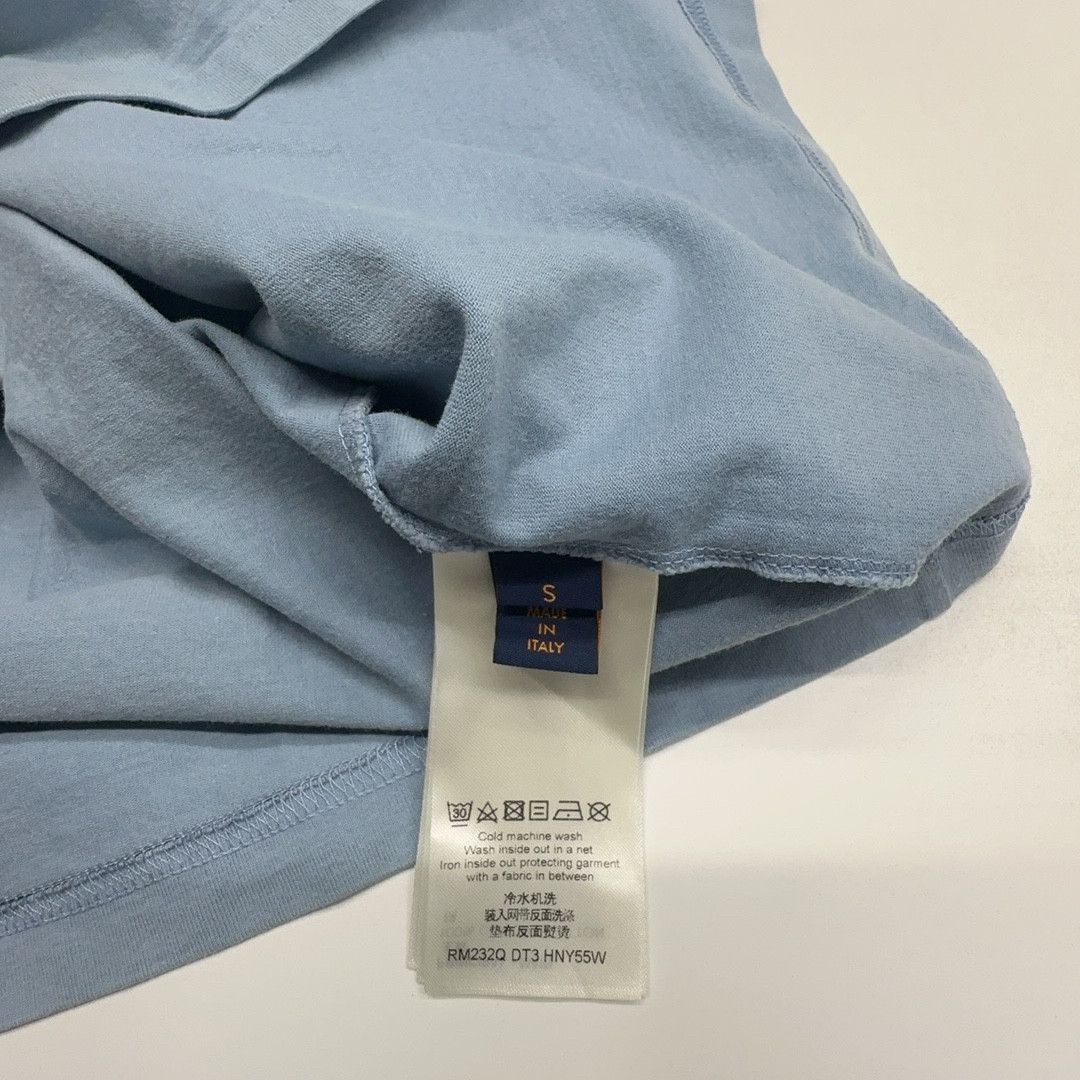 Louis Vuitton Louis Vuitton Embossed Logo T-Shirt Size S Size US S / EU 44-46 / 1 - 3 Thumbnail