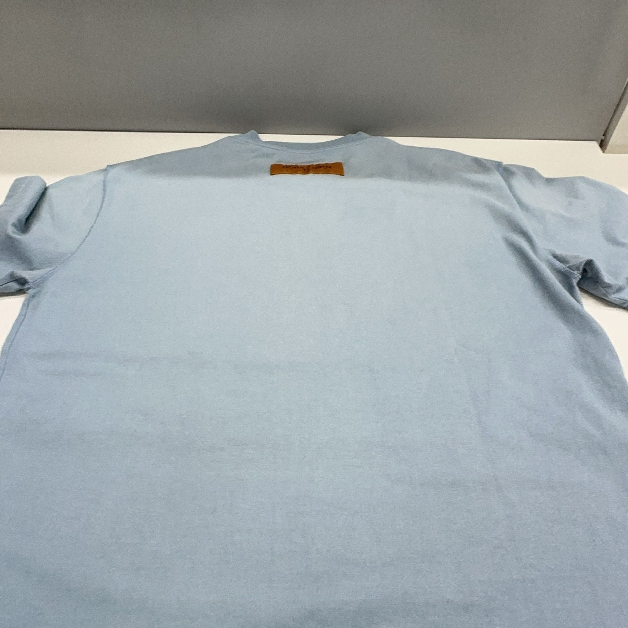 Louis Vuitton Louis Vuitton Embossed Logo T-Shirt Size S Size US S / EU 44-46 / 1 - 11 Thumbnail