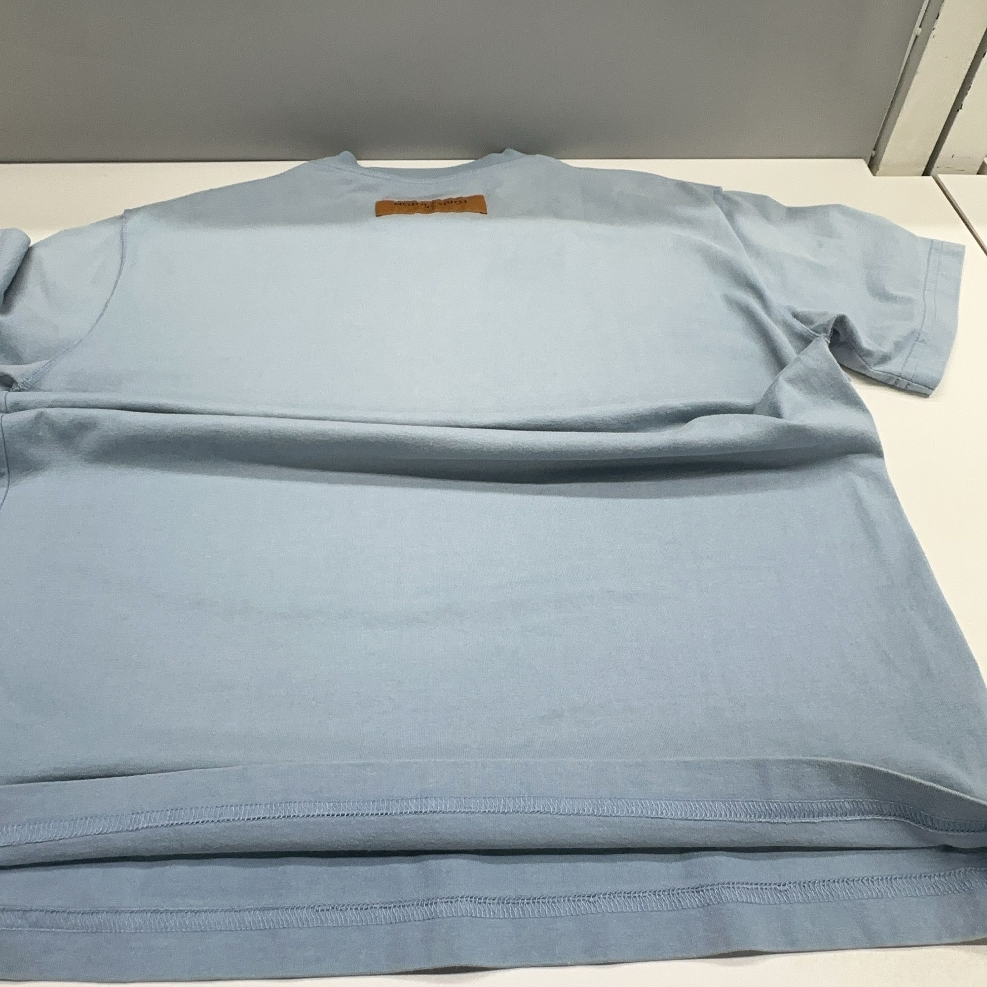 Louis Vuitton Louis Vuitton Embossed Logo T-Shirt Size S Size US S / EU 44-46 / 1 - 10 Thumbnail