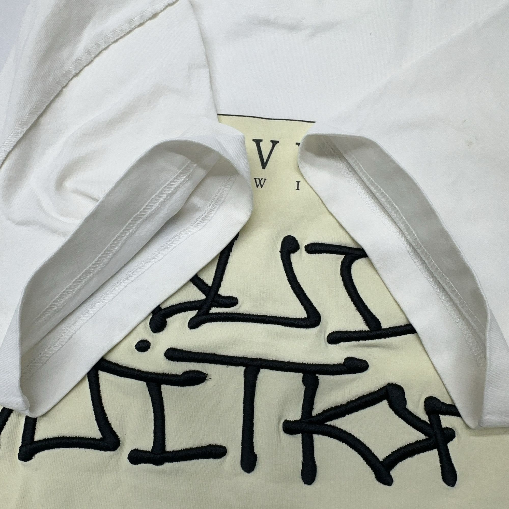 Louis Vuitton Louis Vuitton Handle With Care T-Shirt Size S Size US S / EU 44-46 / 1 - 11 Thumbnail