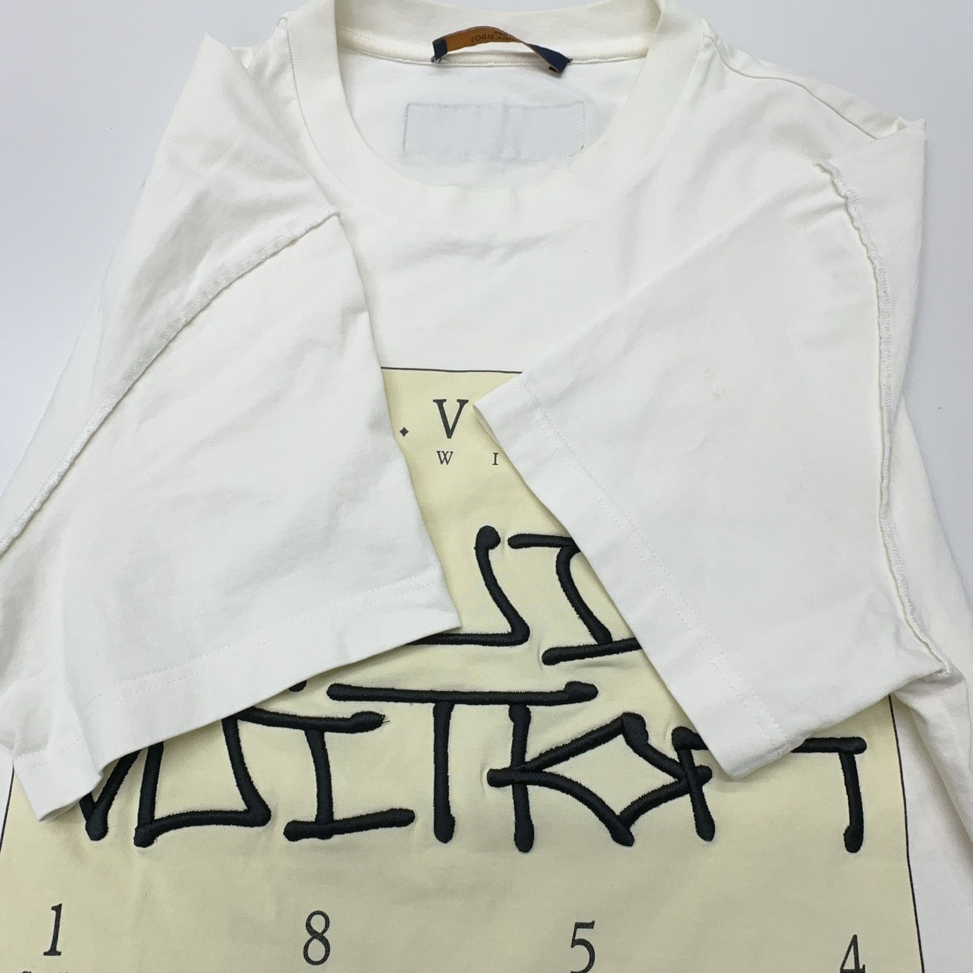 Louis Vuitton Louis Vuitton Handle With Care T-Shirt Size S Size US S / EU 44-46 / 1 - 10 Thumbnail