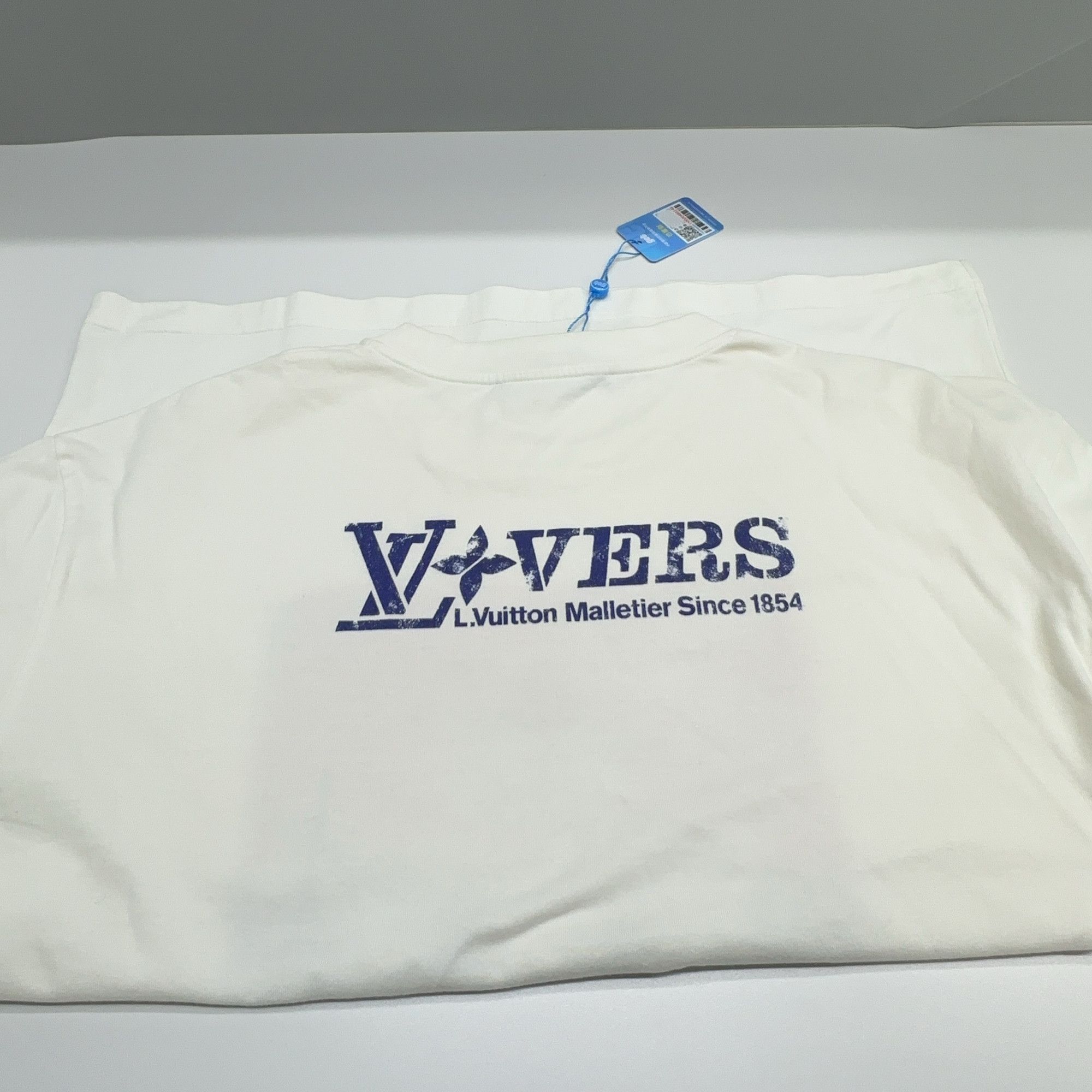 Louis Vuitton Louis Vuitton Rhinestone Logo Graphic T-Shirt Size L Size US L / EU 52-54 / 3 - 9 Thumbnail