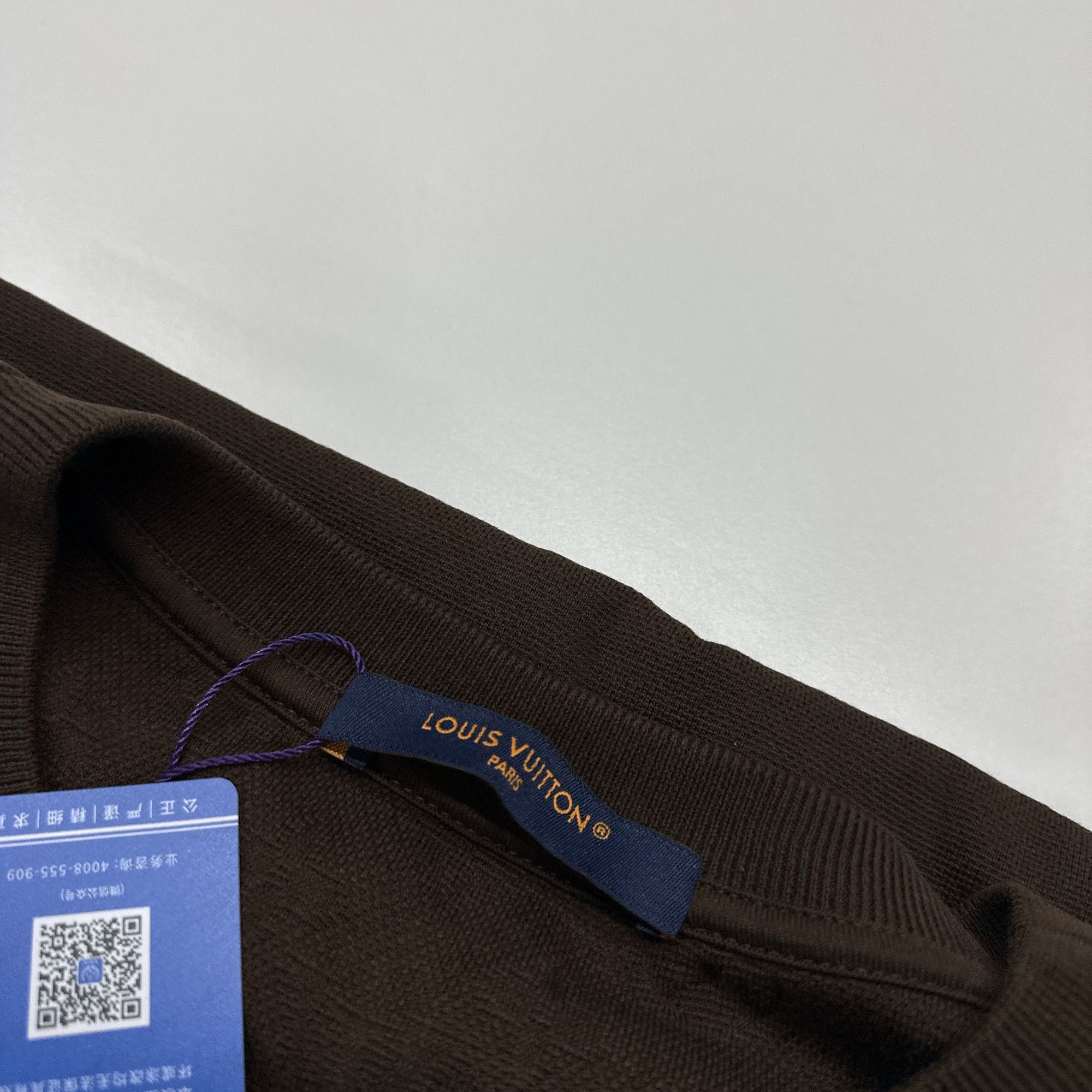 Louis Vuitton Louis Vuitton Embossed Monogram T-Shirt Size L Size US L / EU 52-54 / 3 - 3 Thumbnail
