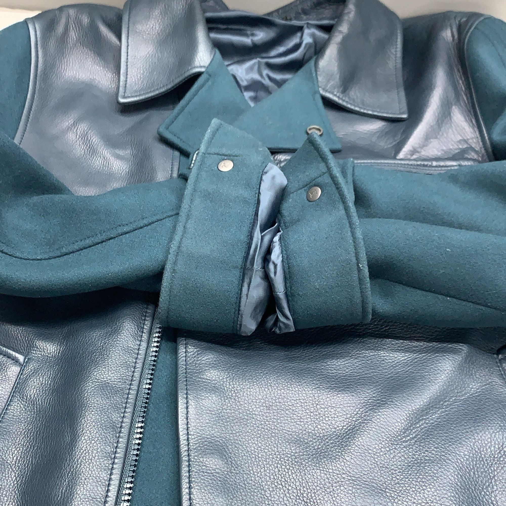 Louis Vuitton Louis Vuitton Wool Sleeve Leather Jacket Size S Size US S / EU 44-46 / 1 - 6 Thumbnail