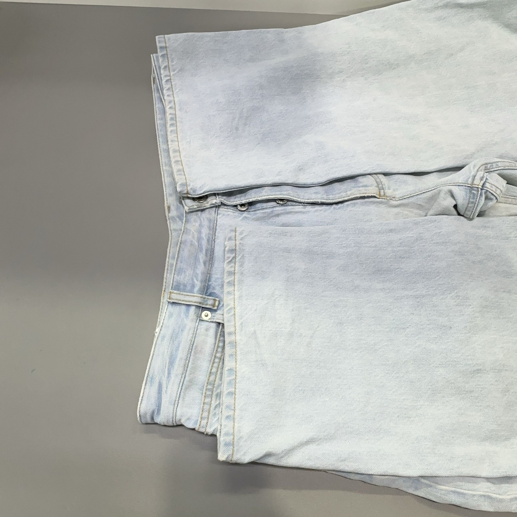 Bottega Veneta Bottega Veneta Light Wash Denim Jeans Size 34 Size US 34 / EU 50 - 12 Thumbnail