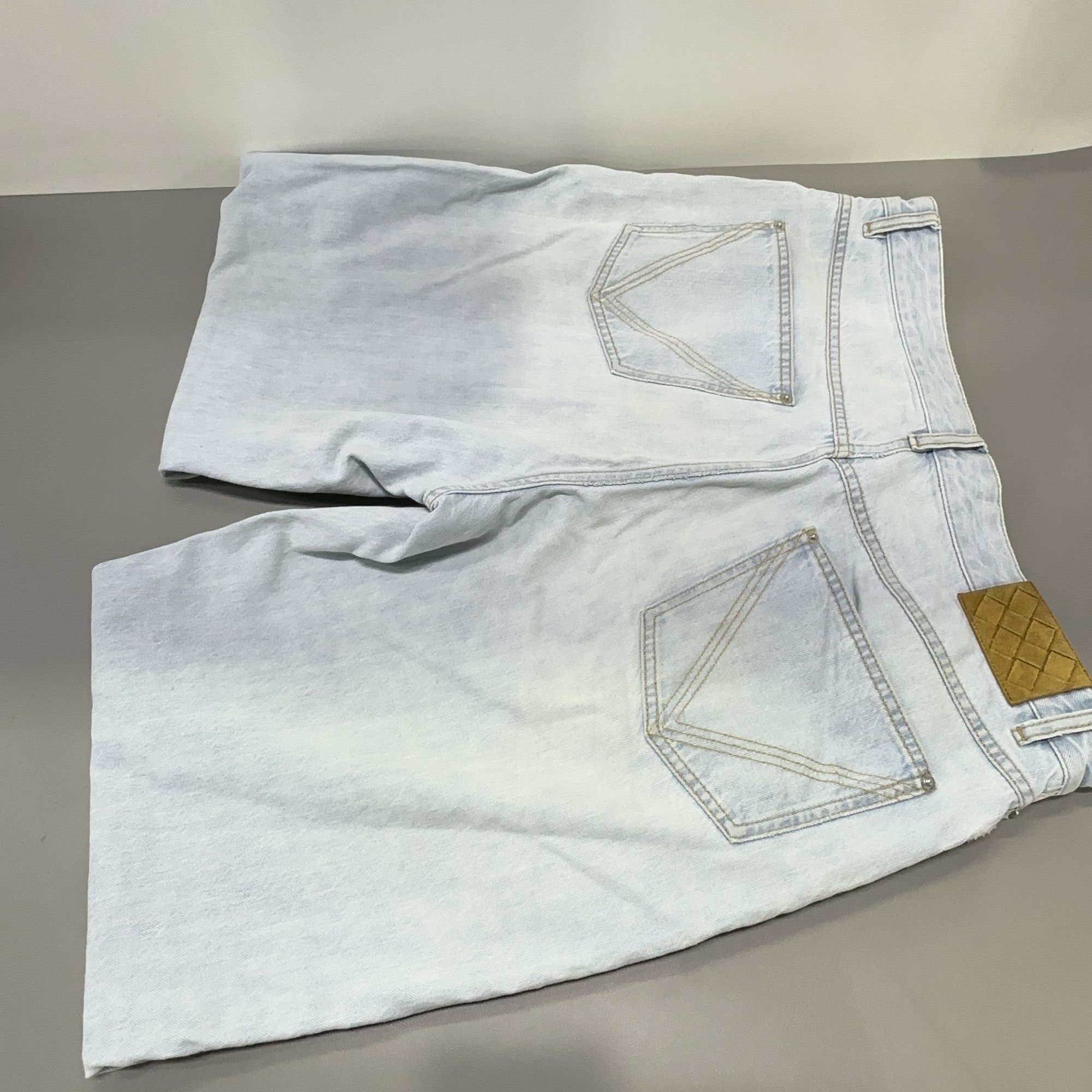 Bottega Veneta Bottega Veneta Light Wash Denim Jeans Size 34 Size US 34 / EU 50 - 13 Thumbnail