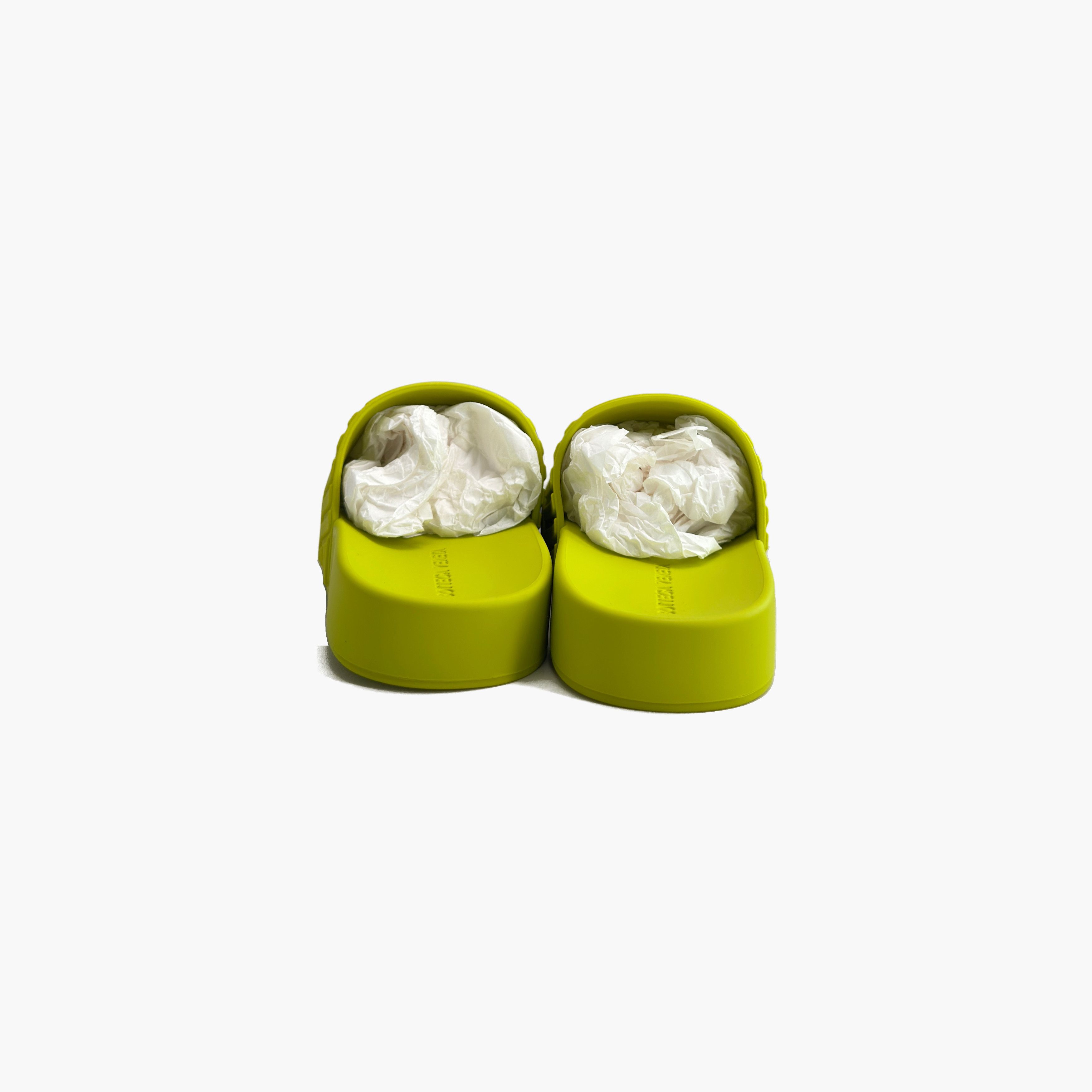 Bottega Veneta Bottega Veneta Embossed Rubber Slides Size 37 Size US 7 / IT 37 - 6 Thumbnail