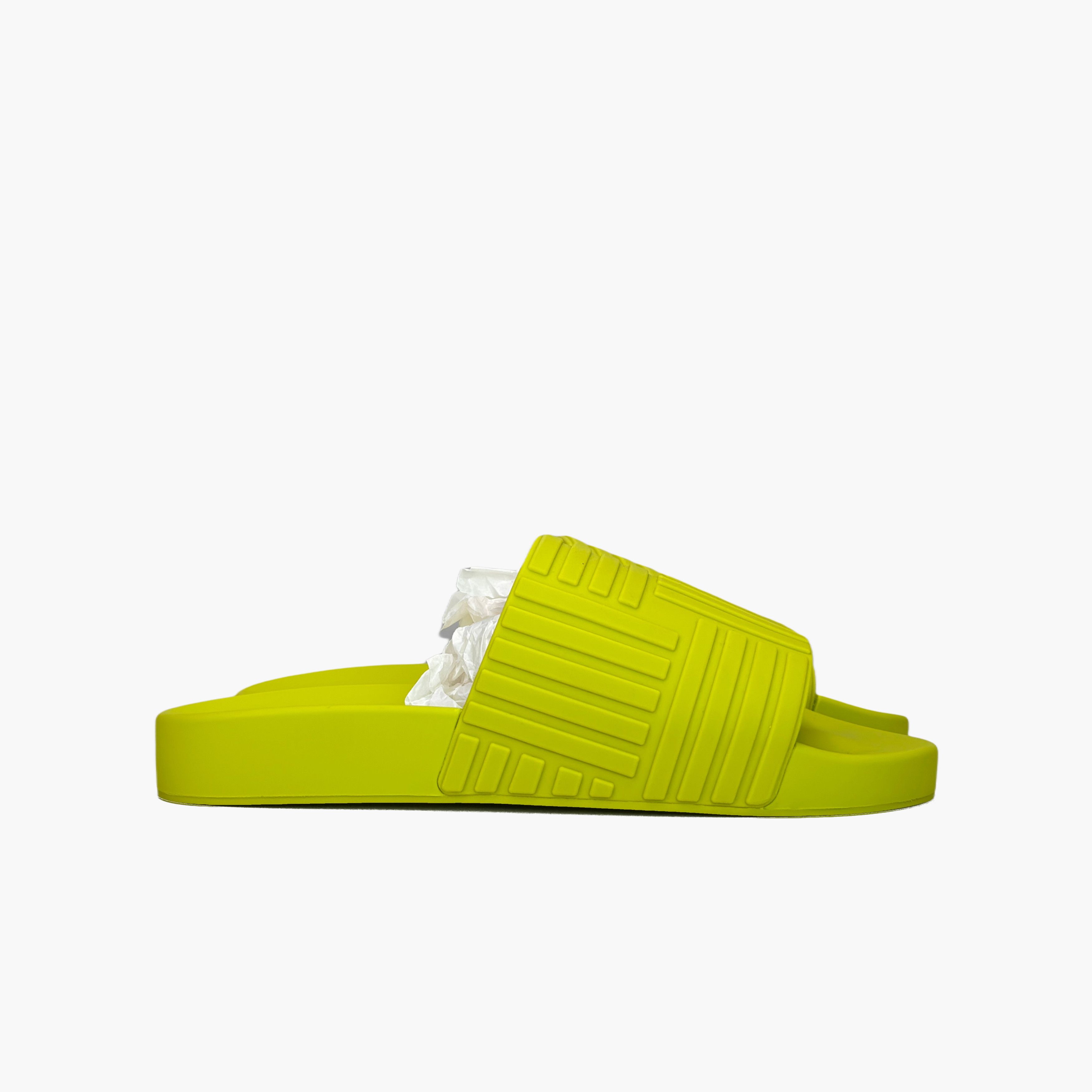 Bottega Veneta Bottega Veneta Embossed Rubber Slides Size 37 Size US 7 / IT 37 - 4 Thumbnail