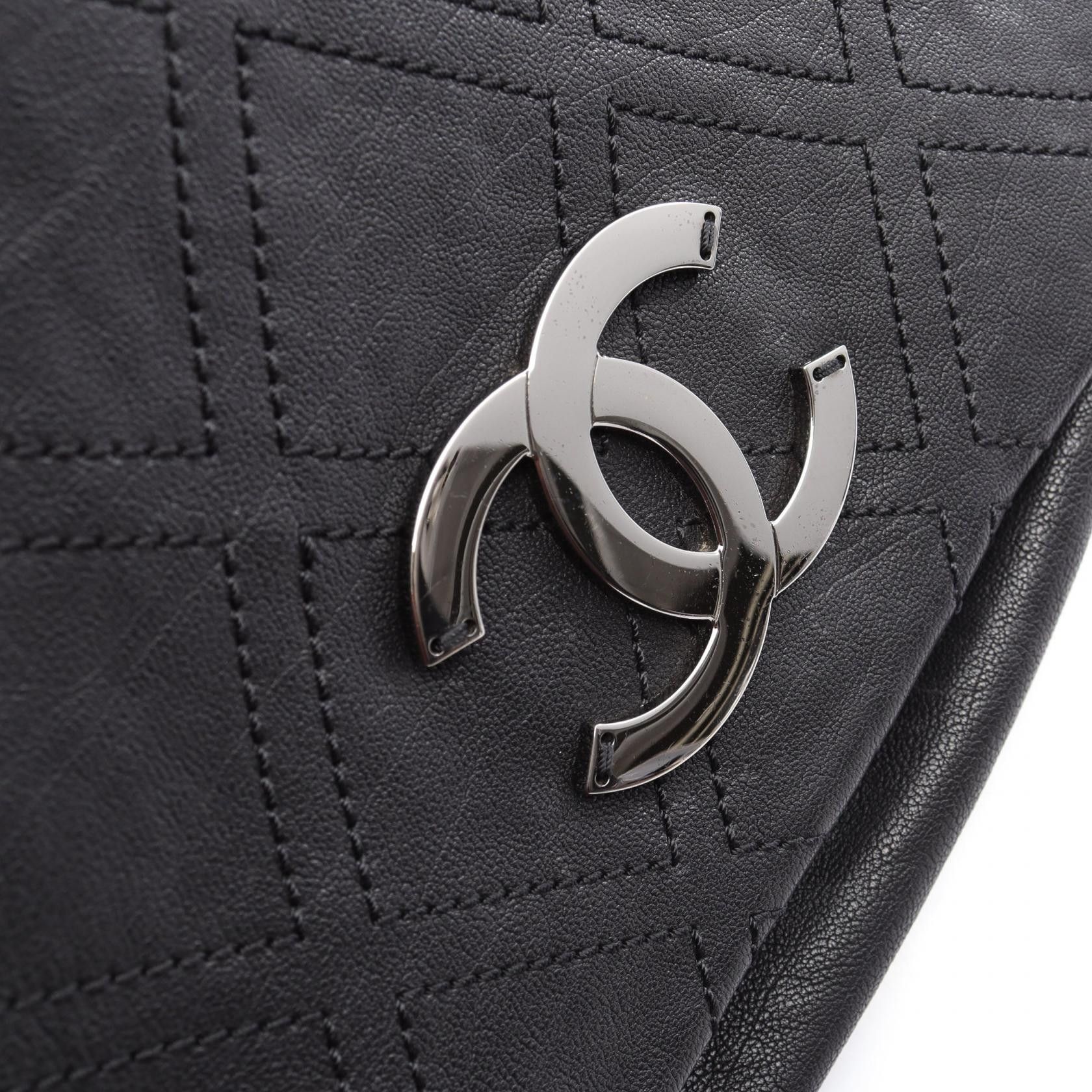 Chanel Chanel Chanel Diamond Stitch Leather Shoulder Bag Leather Shoulder Bag DUTY FREE for USA Size ONE SIZE - 7 Thumbnail