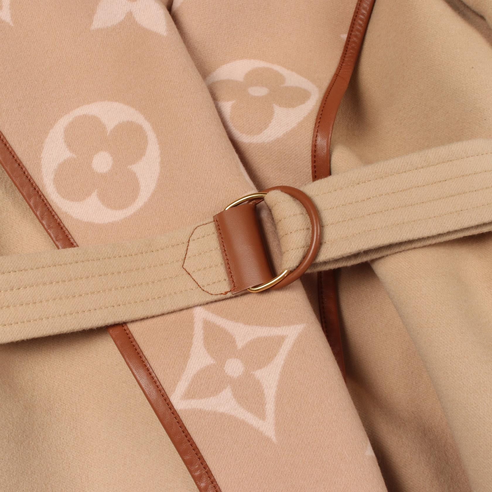 Louis Vuitton Louis Vuitton Louis Vuitton Hooded Wrap Coat Monogram Wool Coat Textile Outerwear RW221WWNUVFMCO05 DUTY FREE for USA Size ONE SIZE - 6 Thumbnail