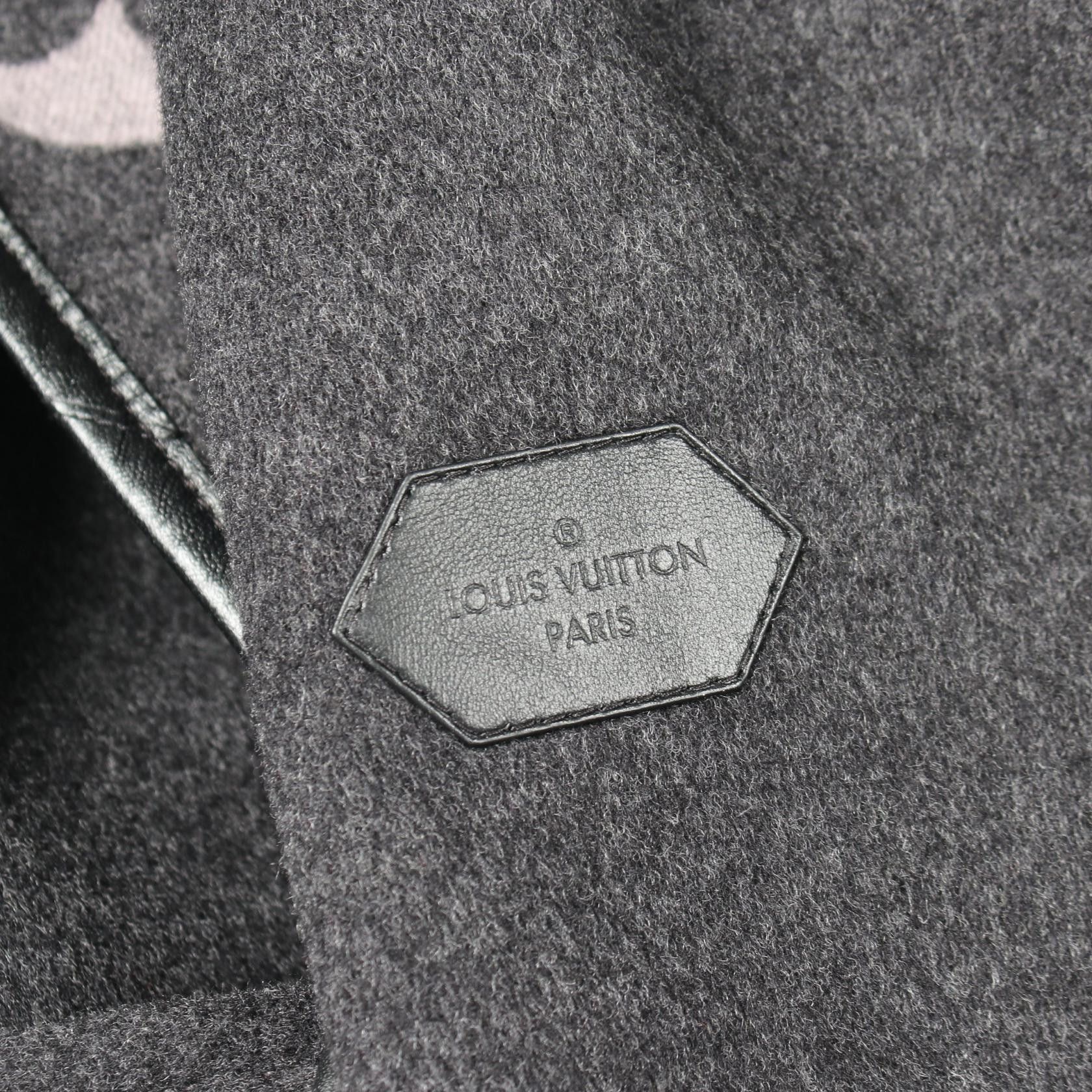 Louis Vuitton Louis Vuitton Louis Vuitton Hooded Wrap Coat Wool Coat Textile Outerwear FJC022NUV DUTY FREE for USA Size ONE SIZE - 9 Thumbnail
