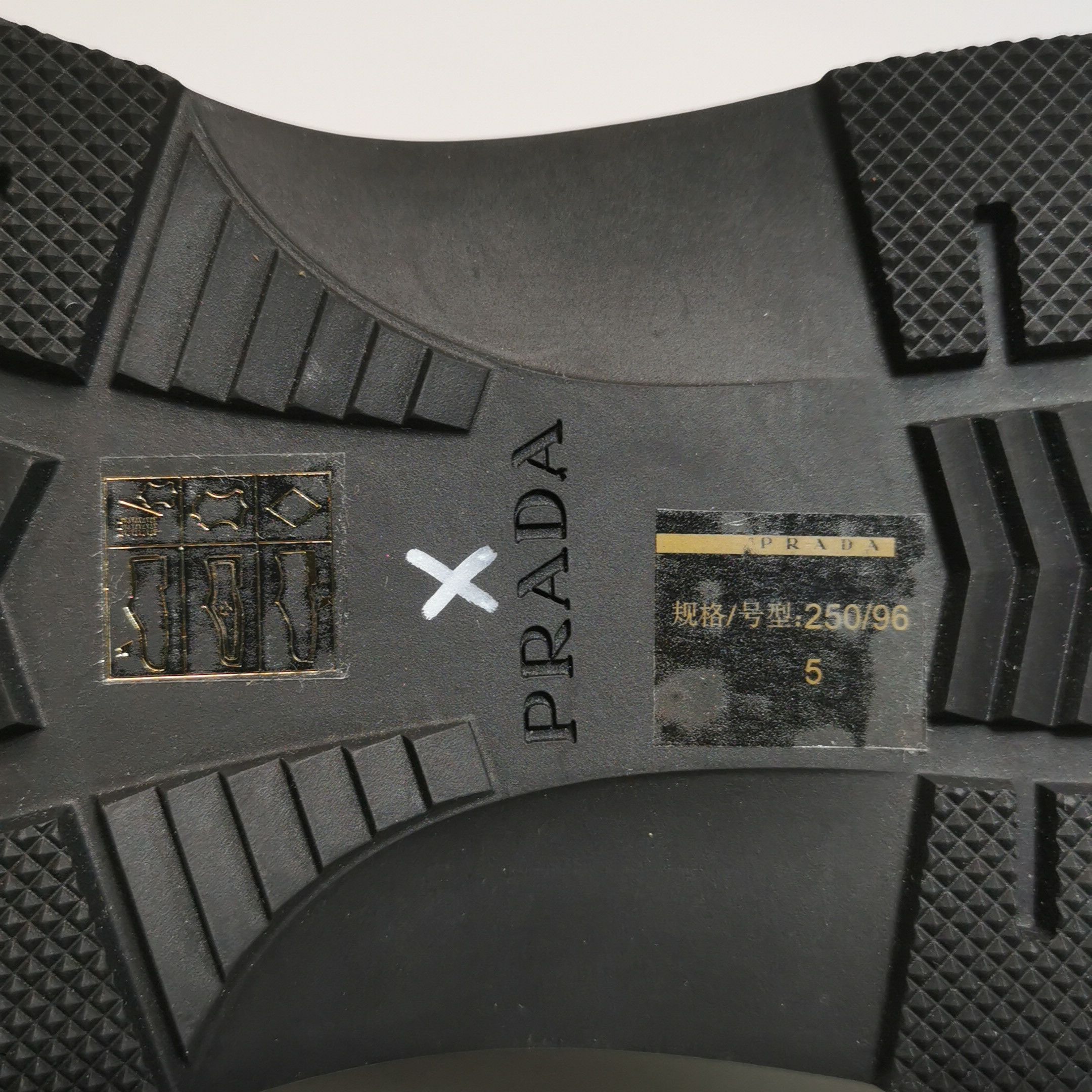 Prada Prada Men 6 Lowtop Sneakers Size US 6 / EU 39 - 8 Thumbnail