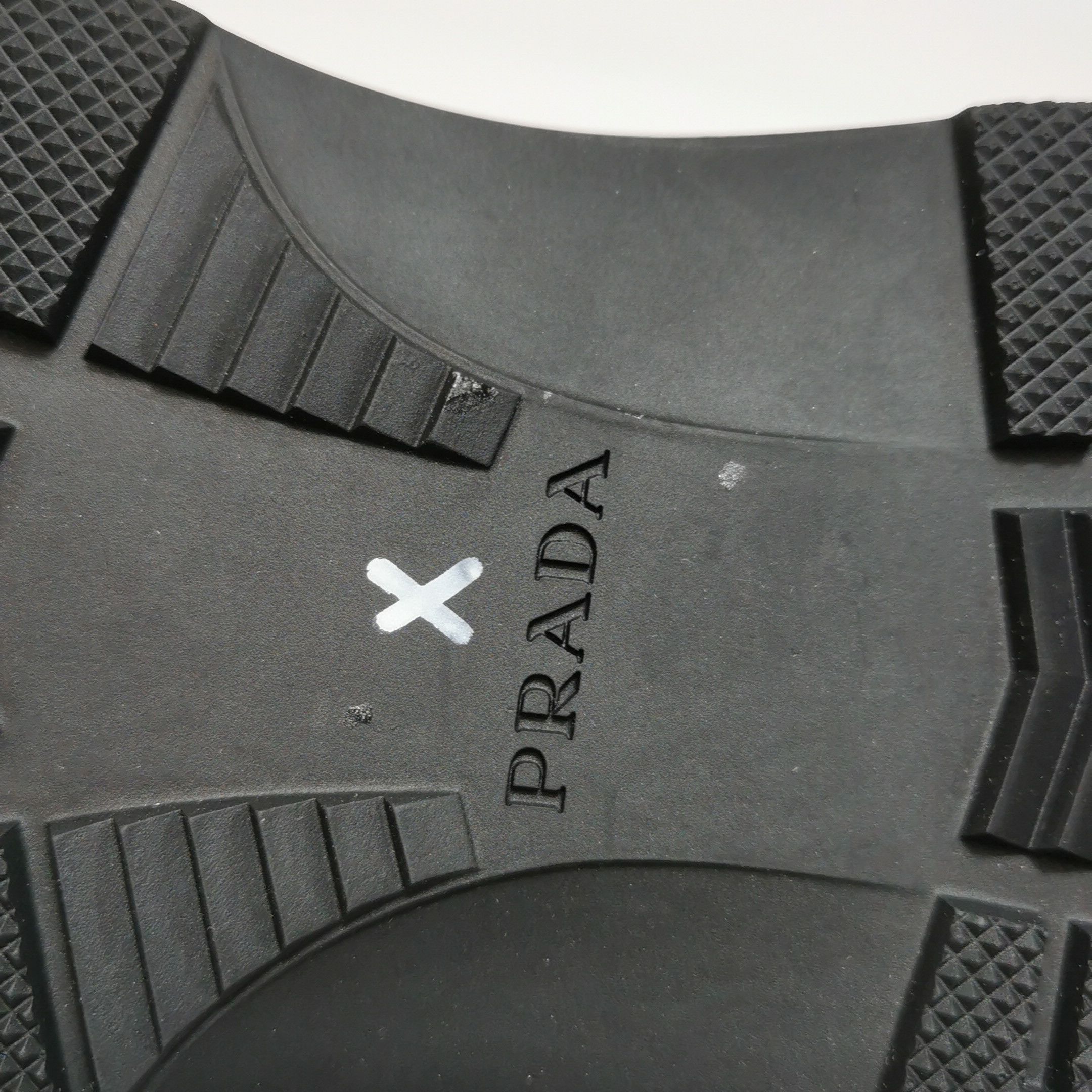 Prada Prada Men 6 Lowtop Sneakers Size US 6 / EU 39 - 9 Thumbnail