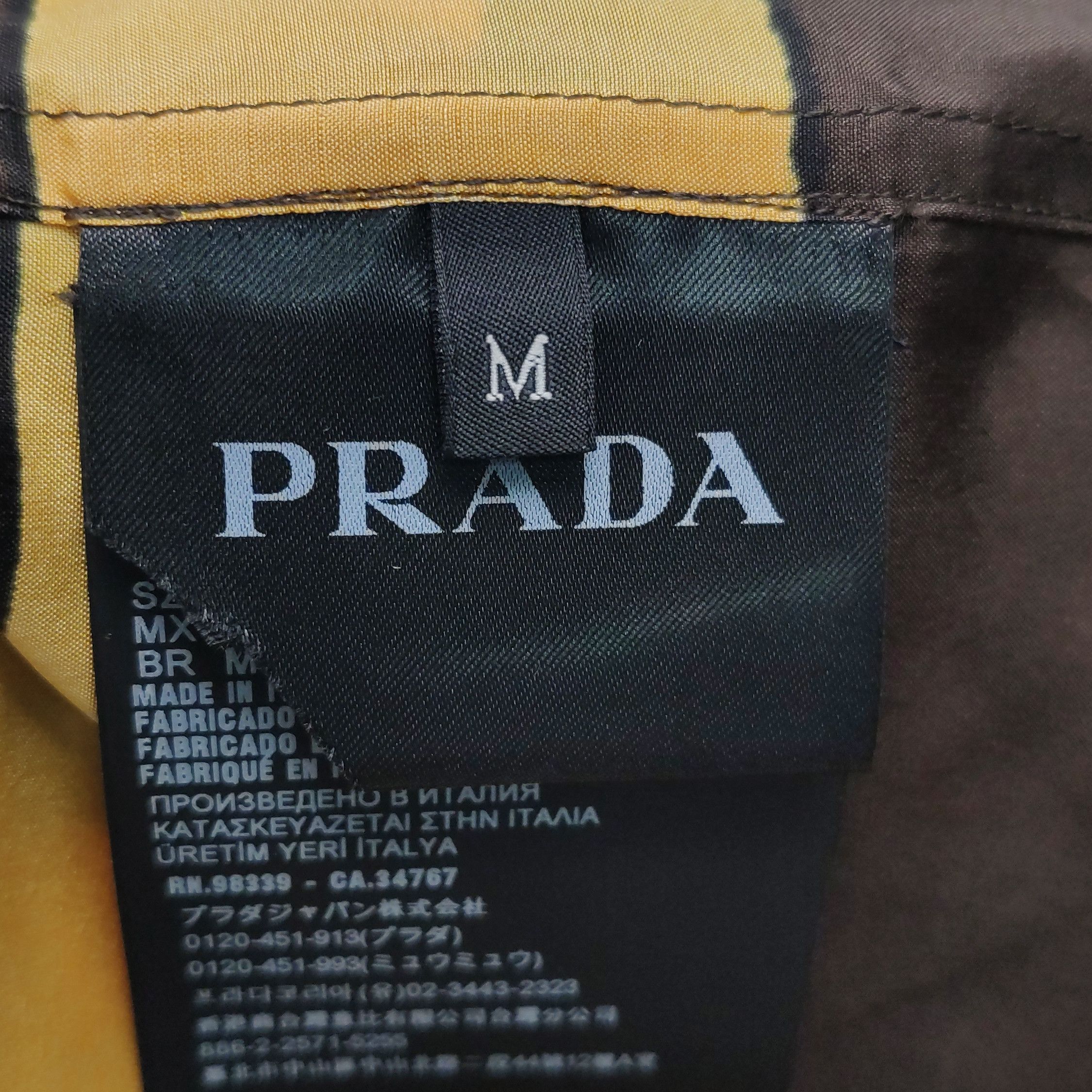 Prada Prada Men m Button Ups Size US M / EU 48-50 / 2 - 12 Thumbnail