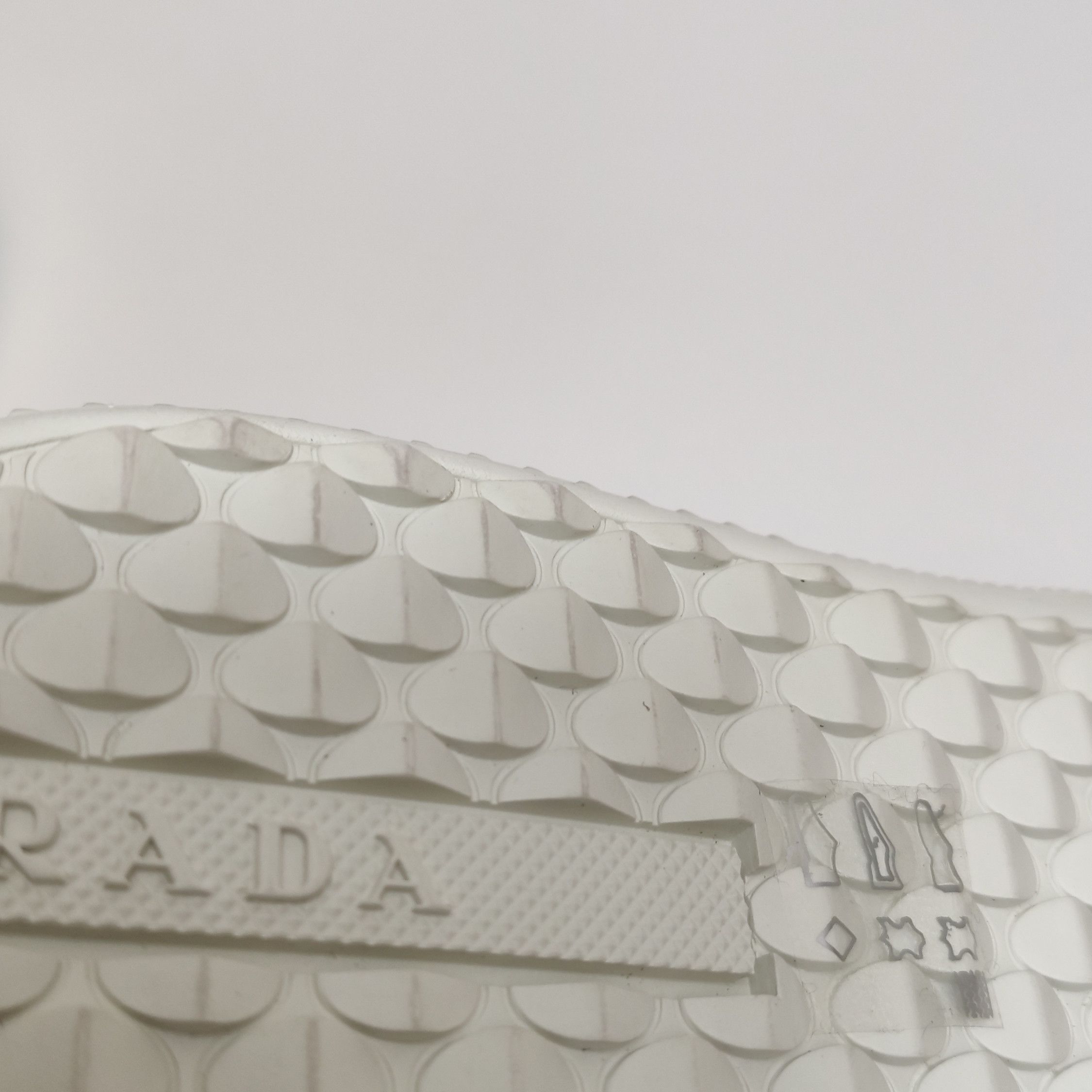 Prada Prada Men 8 Lowtop Sneakers Size US 8 / EU 41 - 9 Thumbnail