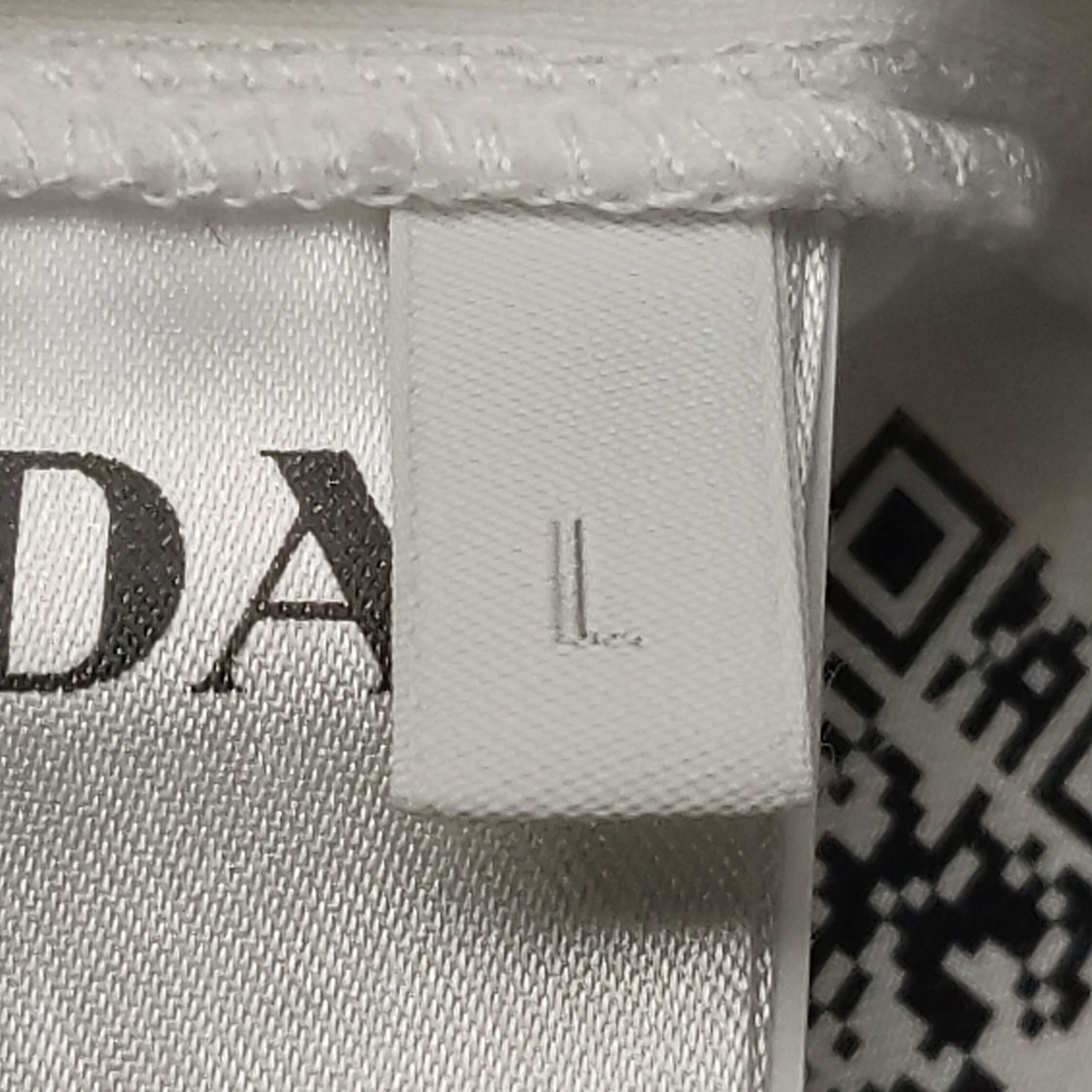 Prada Prada Men l Short Sleeve Shirts Size US L / EU 52-54 / 3 - 6 Thumbnail