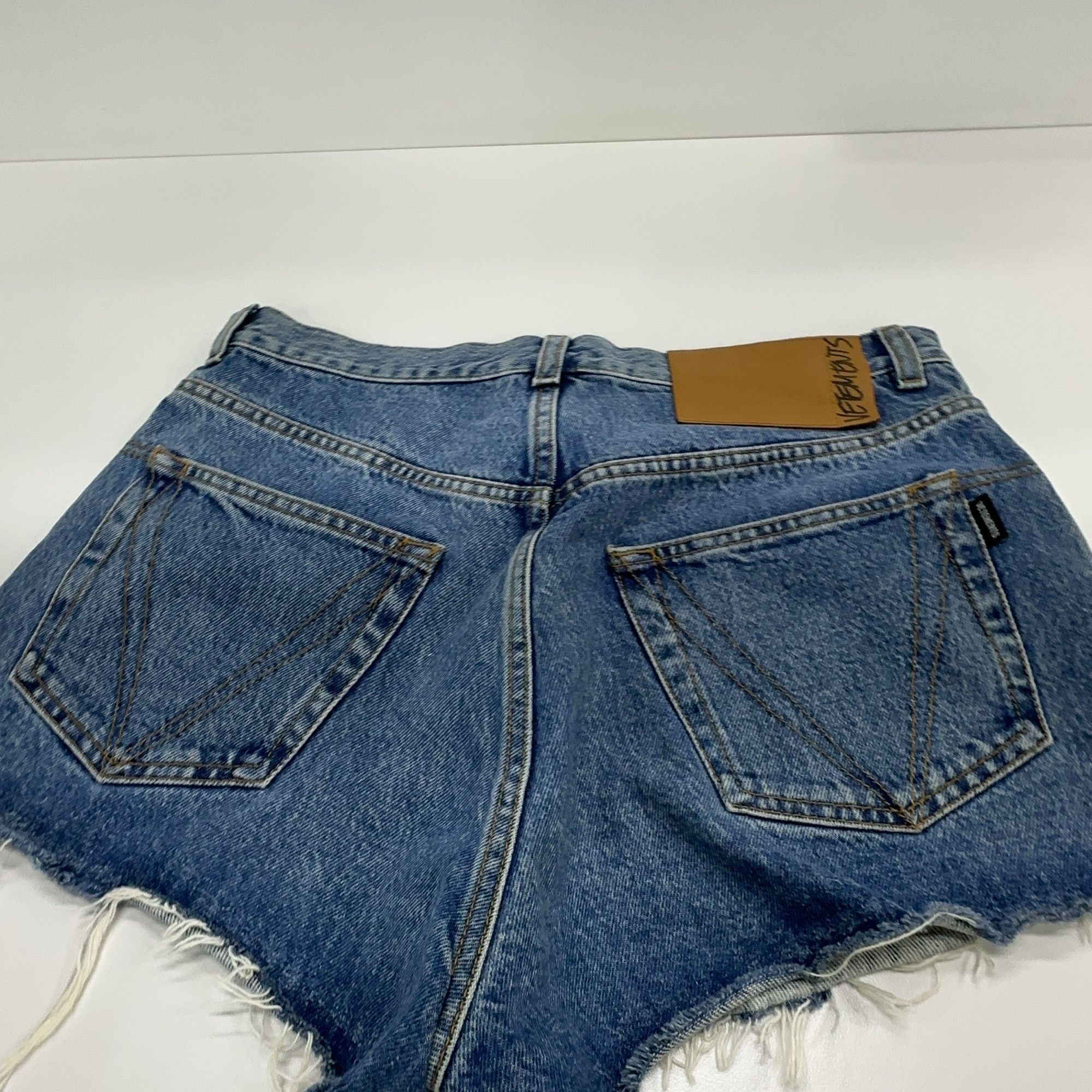 Vetements Vetements Logo Embroidered Denim Shorts Size M Size 28" / US 6 / IT 42 - 8 Thumbnail