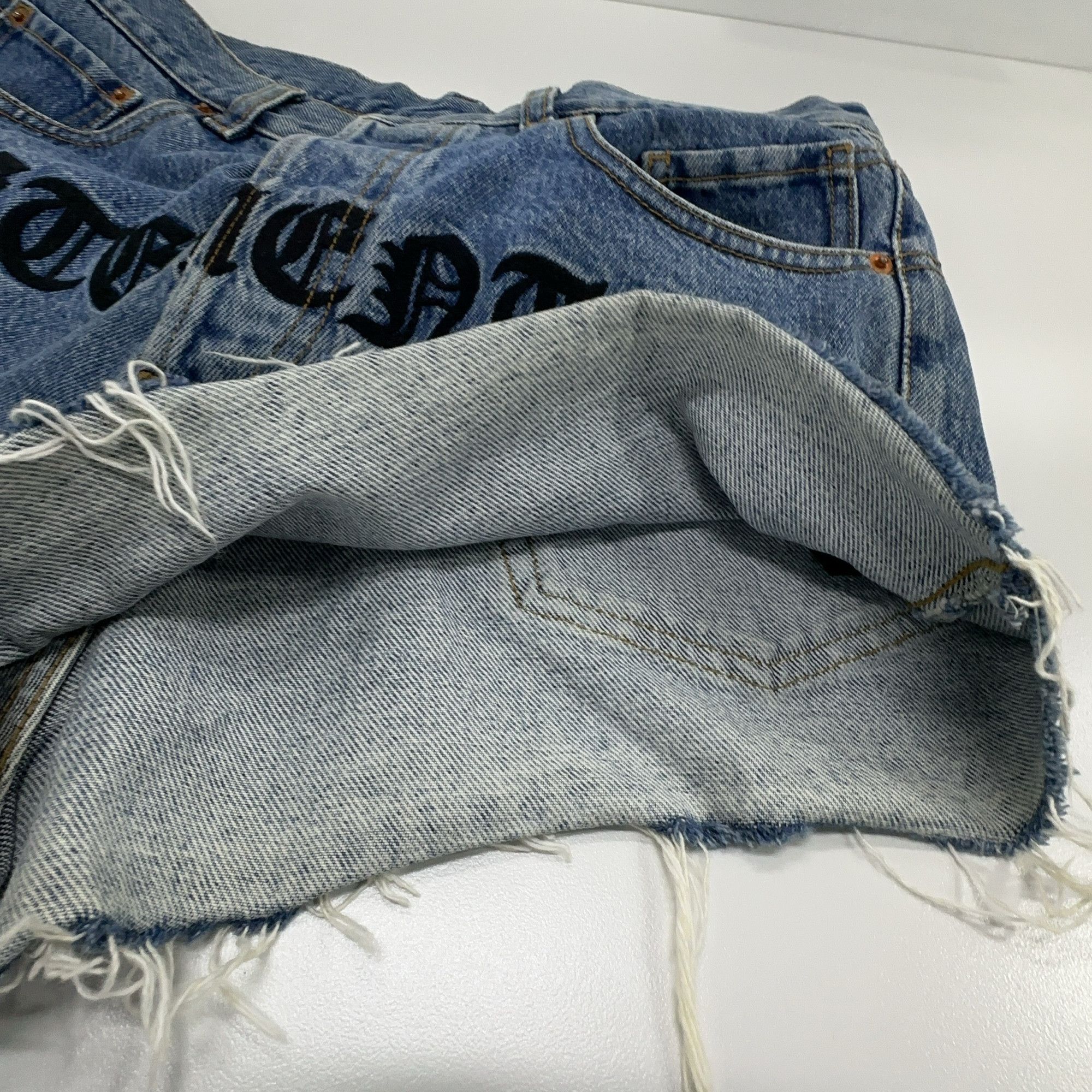Vetements Vetements Logo Embroidered Denim Shorts Size M Size 28" / US 6 / IT 42 - 6 Thumbnail