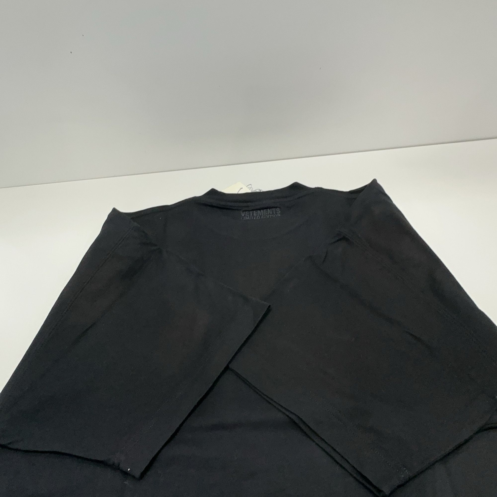 Vetements Vetements Limited Edition Logo T-Shirt Size S Size US S / EU 44-46 / 1 - 11 Thumbnail