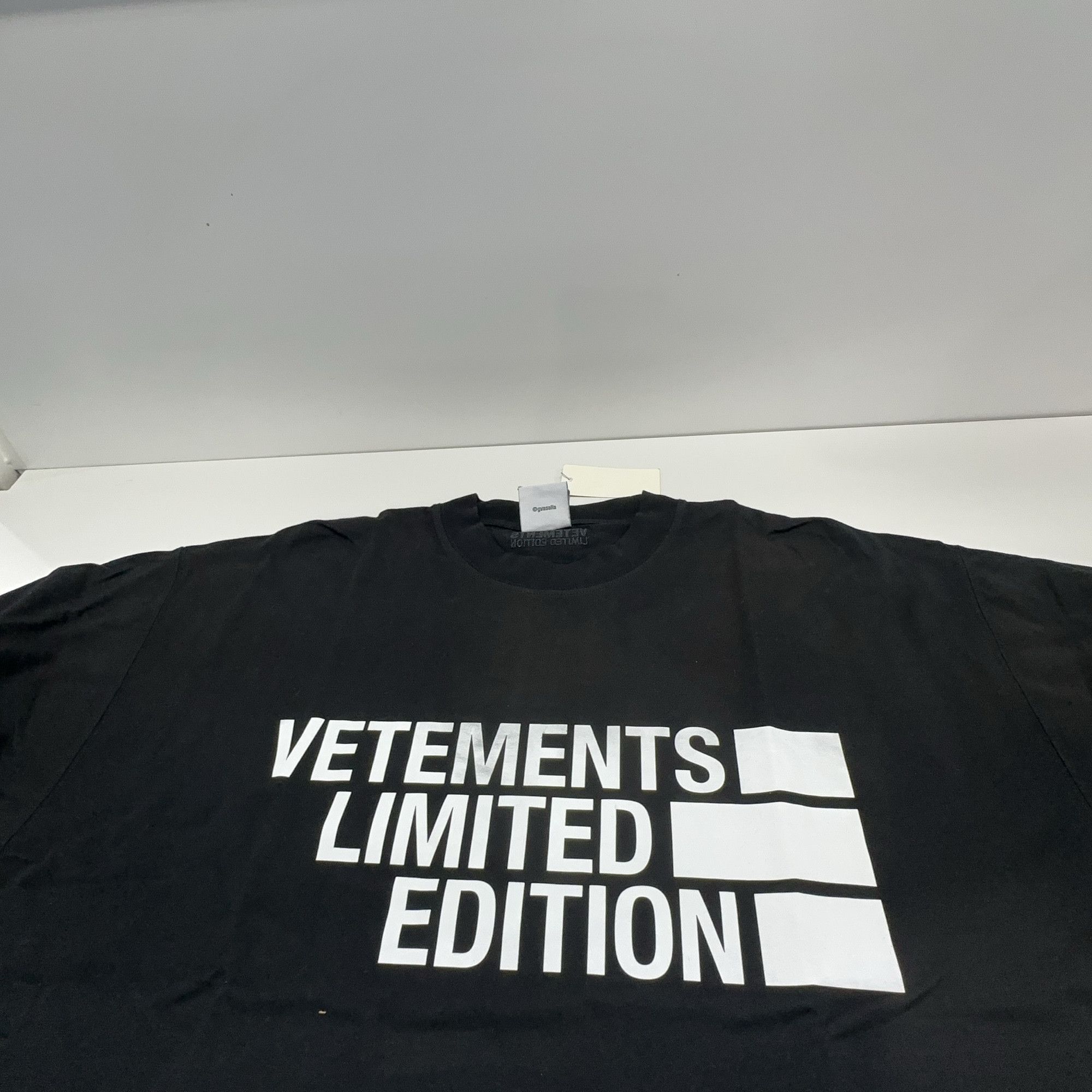 Vetements Vetements Limited Edition Logo T-Shirt Size S Size US S / EU 44-46 / 1 - 8 Thumbnail