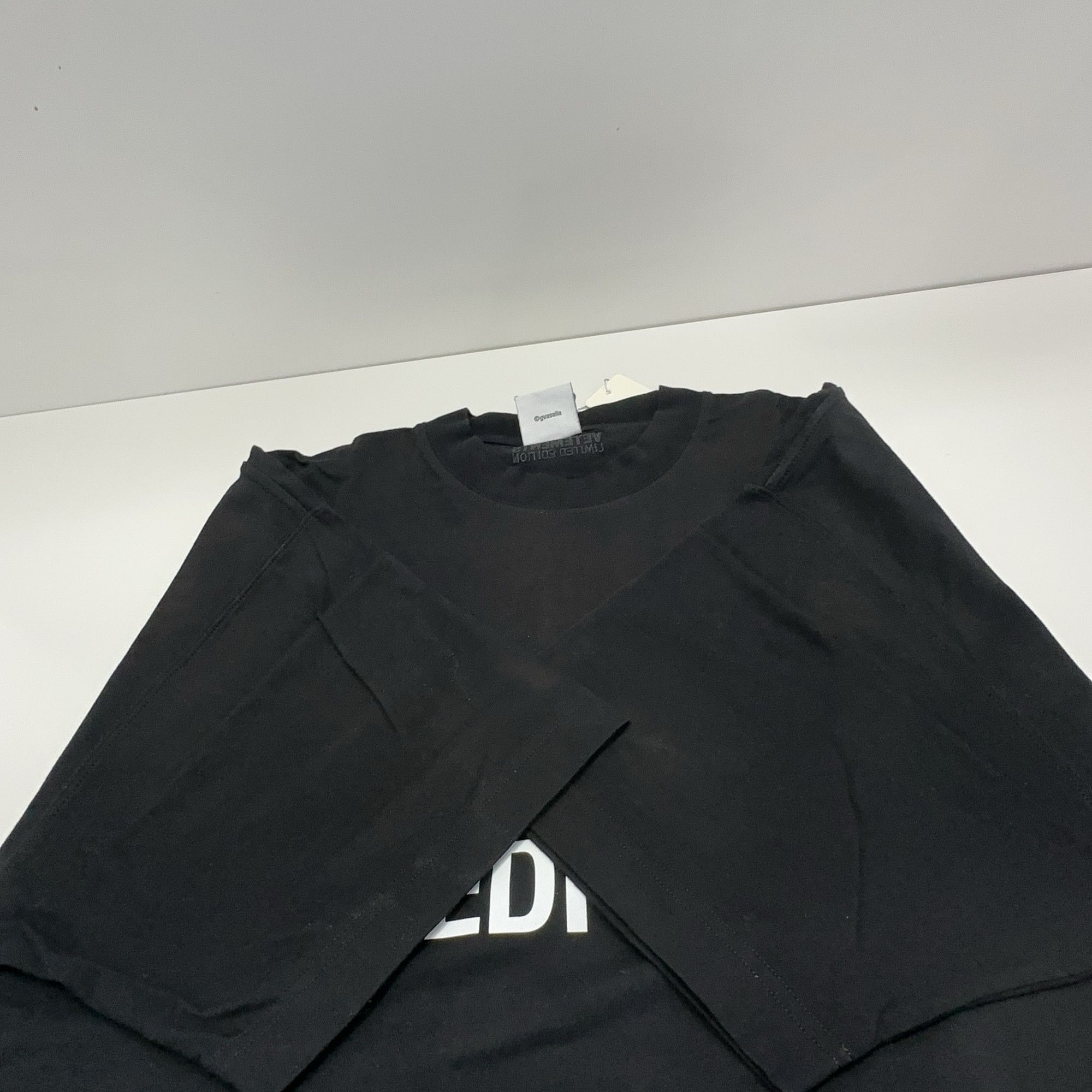 Vetements Vetements Limited Edition Logo T-Shirt Size S Size US S / EU 44-46 / 1 - 10 Thumbnail