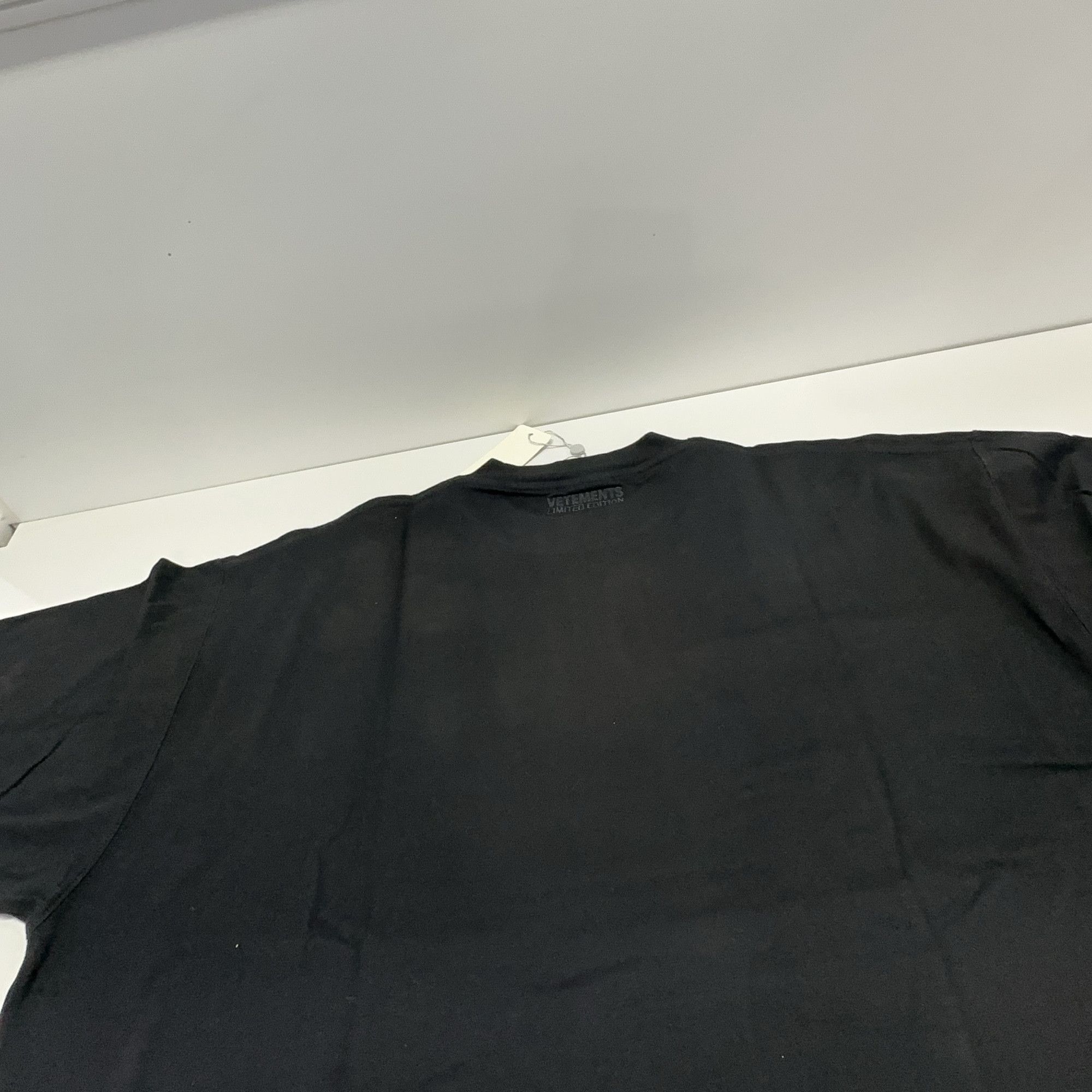 Vetements Vetements Limited Edition Logo T-Shirt Size S Size US S / EU 44-46 / 1 - 13 Thumbnail