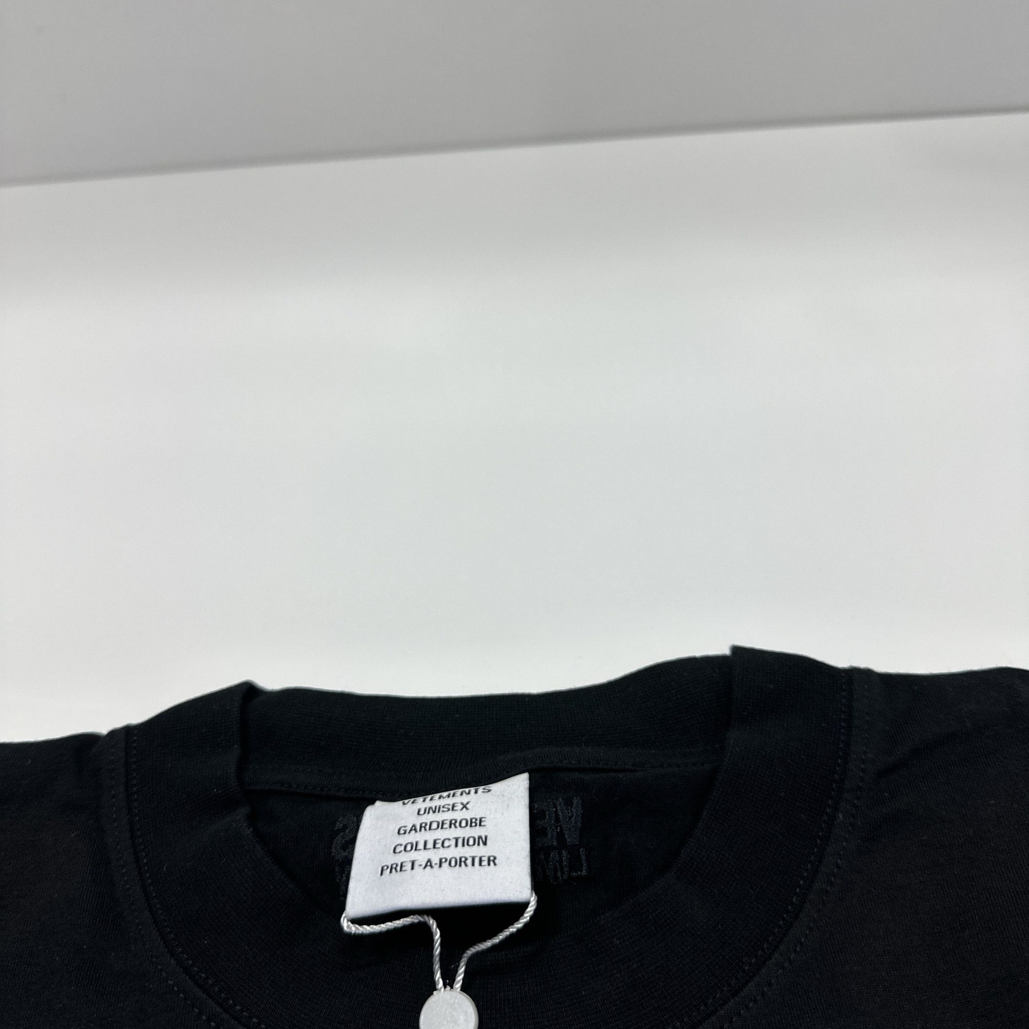 Vetements Vetements Limited Edition Logo T-Shirt Size S Size US S / EU 44-46 / 1 - 3 Thumbnail
