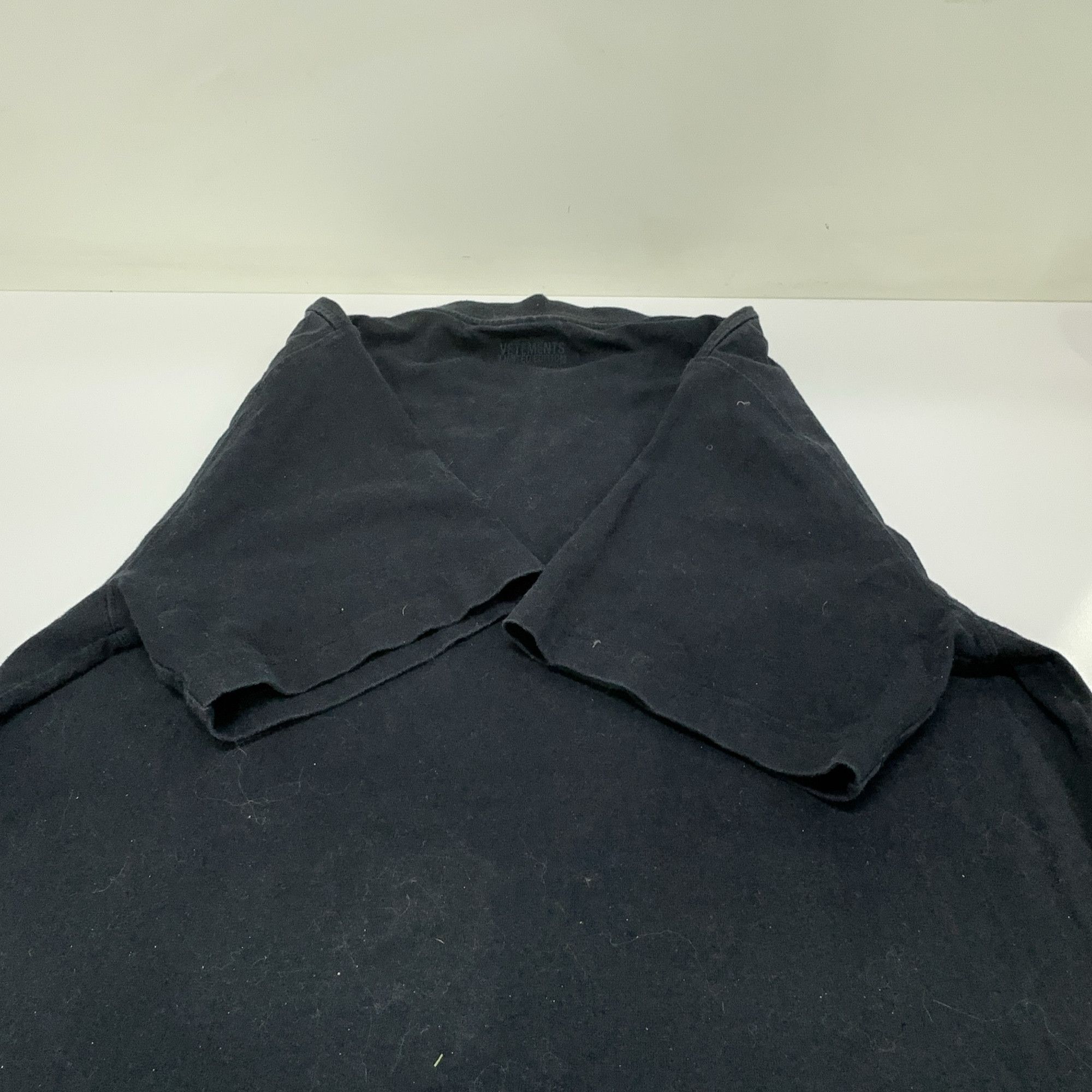 Vetements Vetements Think Differently Logo T-Shirt Size S Size US S / EU 44-46 / 1 - 13 Thumbnail