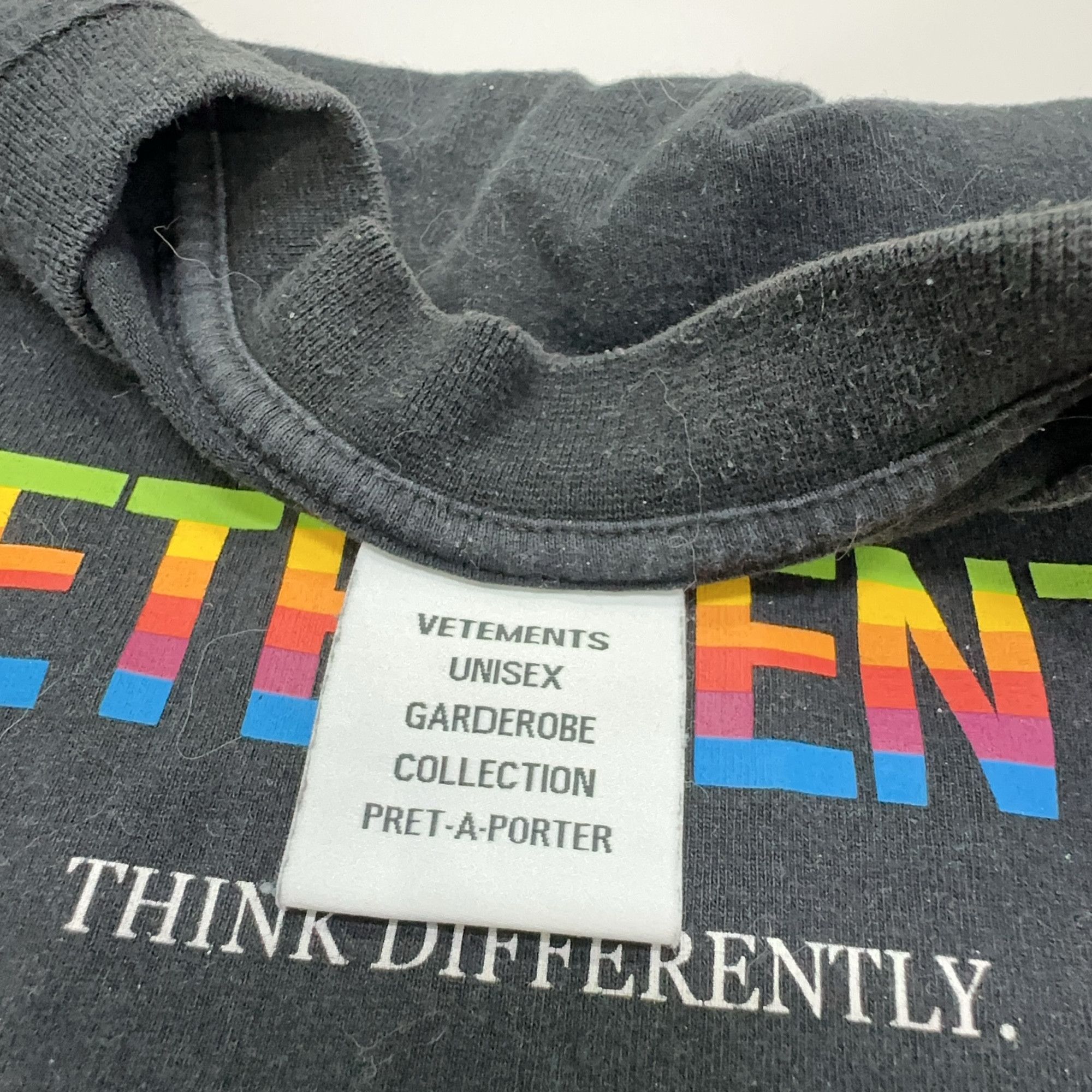 Vetements Vetements Think Differently Logo T-Shirt Size S Size US S / EU 44-46 / 1 - 5 Thumbnail
