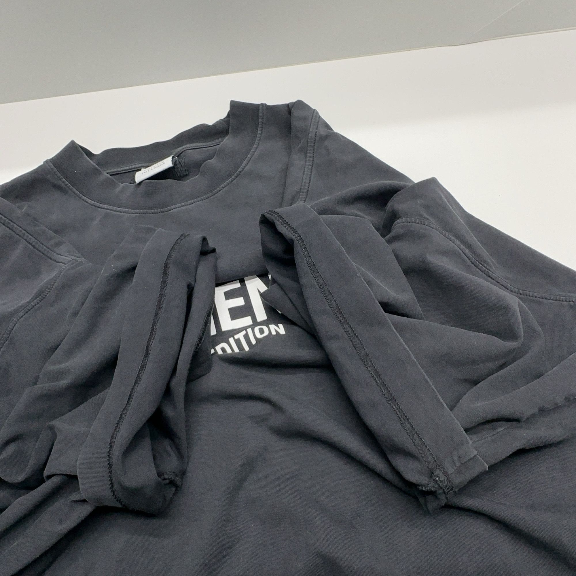 Vetements Vetements Limited Edition Logo T-Shirt Size M Size US M / EU 48-50 / 2 - 9 Thumbnail
