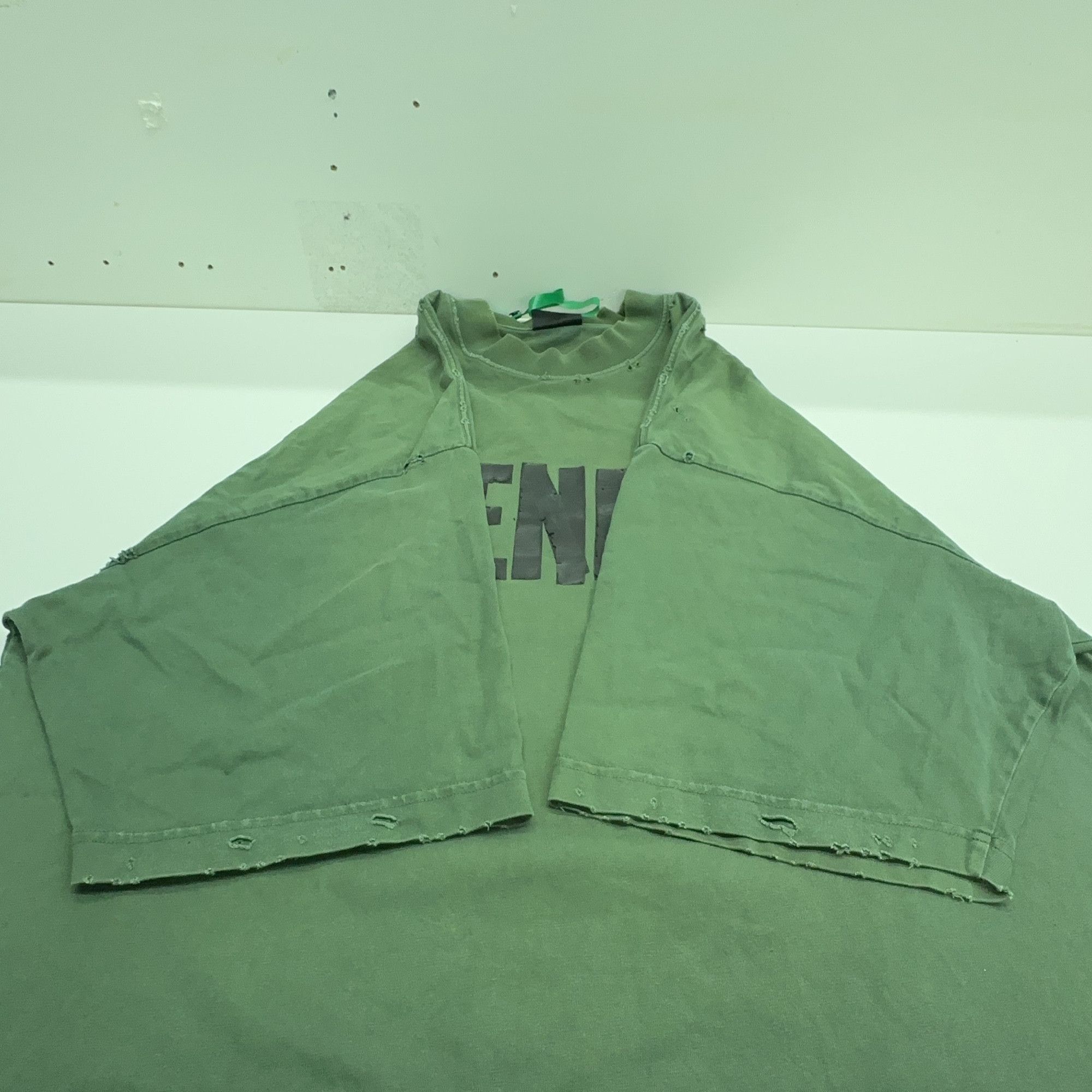 Balenciaga Balenciaga Logo Distressed T-Shirt Size M Size US M / EU 48-50 / 2 - 10 Thumbnail