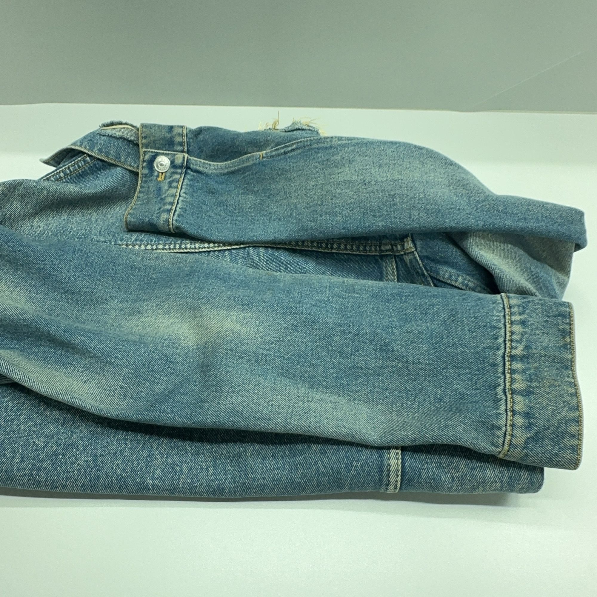 Balenciaga Balenciaga 2017 Logo Denim Jacket Size 48 Size US M / EU 48-50 / 2 - 14 Thumbnail