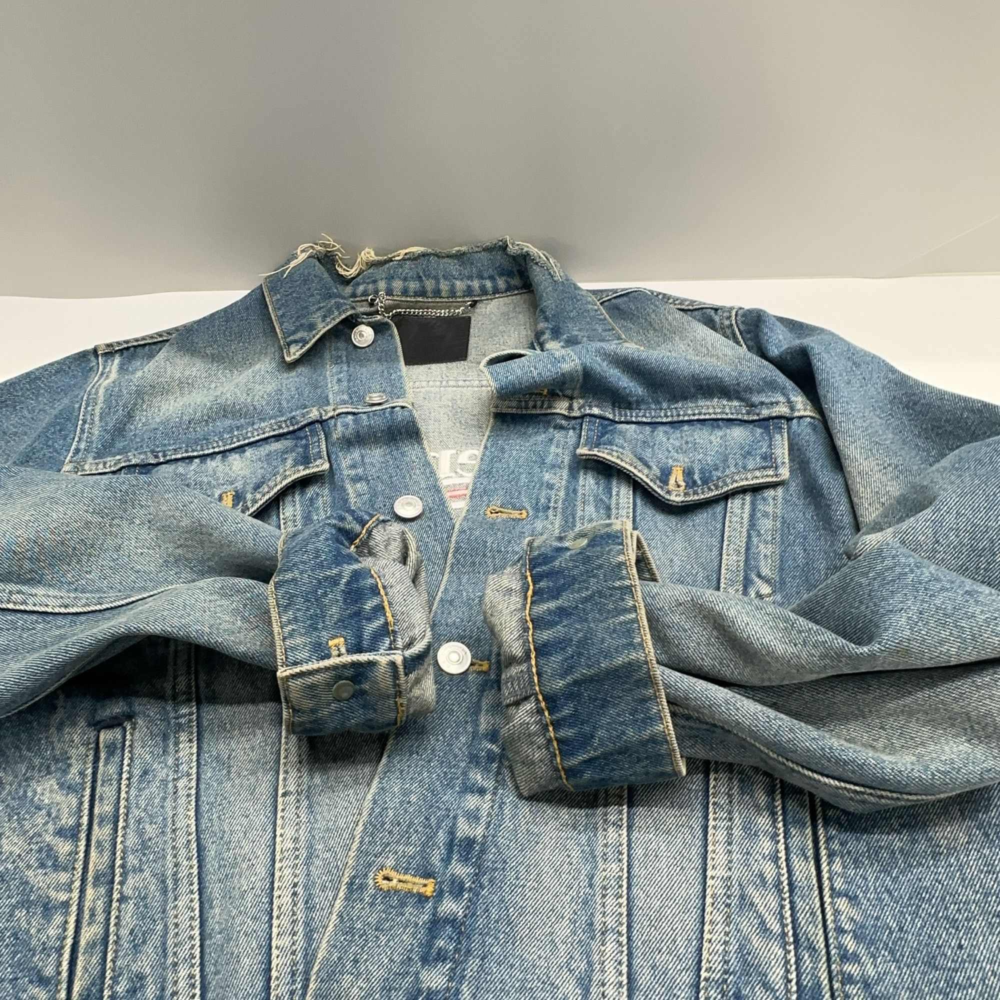 Balenciaga Balenciaga 2017 Logo Denim Jacket Size 48 Size US M / EU 48-50 / 2 - 12 Thumbnail