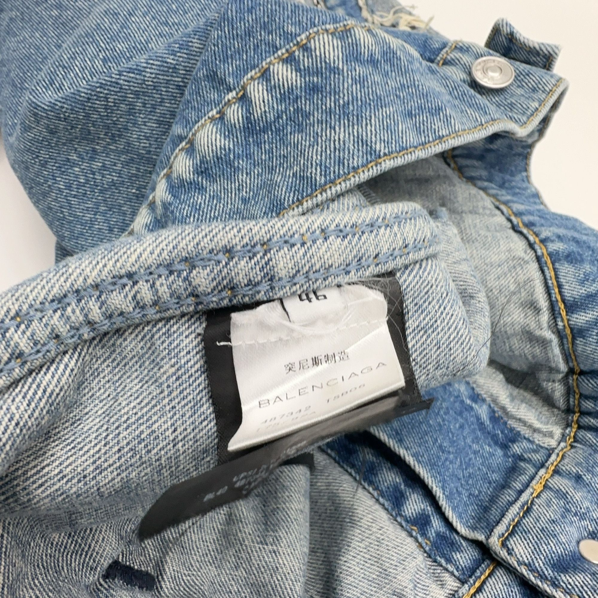 Balenciaga Balenciaga 2017 Logo Denim Jacket Size 46 Size US S / EU 44-46 / 1 - 4 Thumbnail