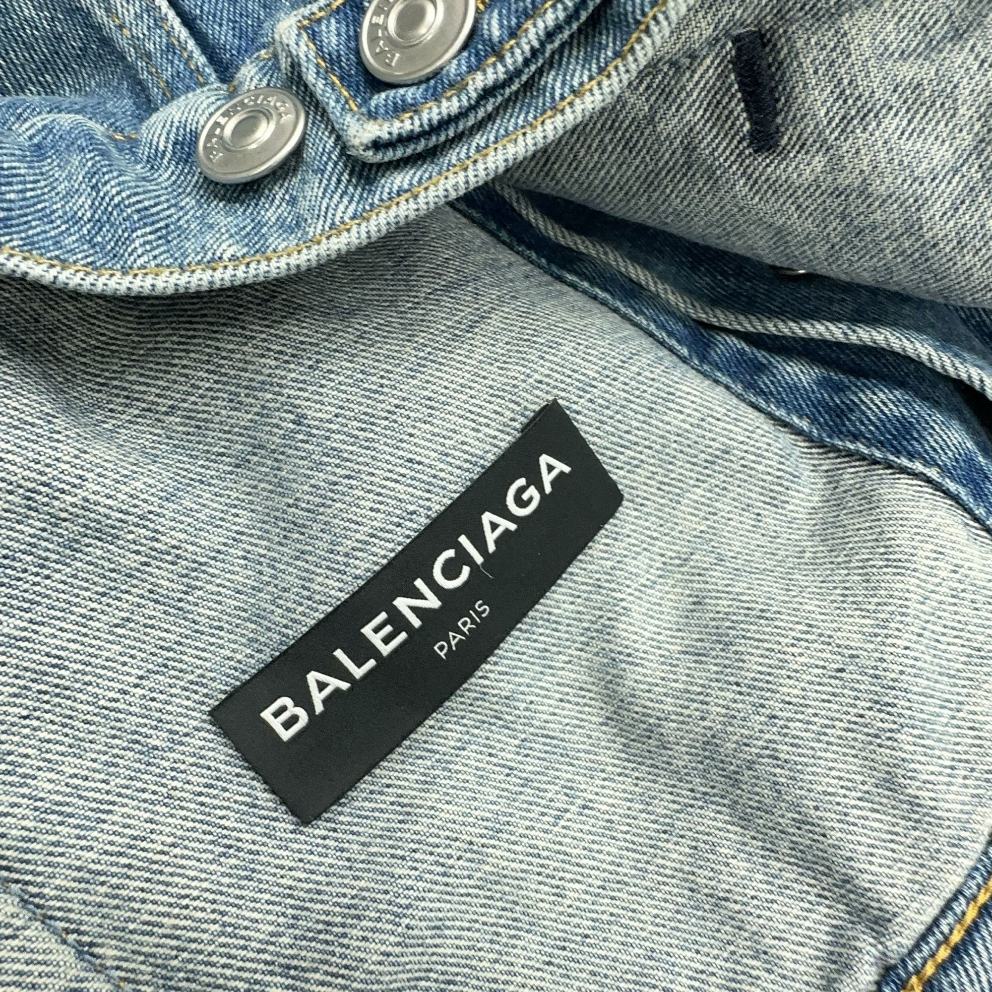 Balenciaga Balenciaga 2017 Logo Denim Jacket Size 46 Size US S / EU 44-46 / 1 - 5 Thumbnail