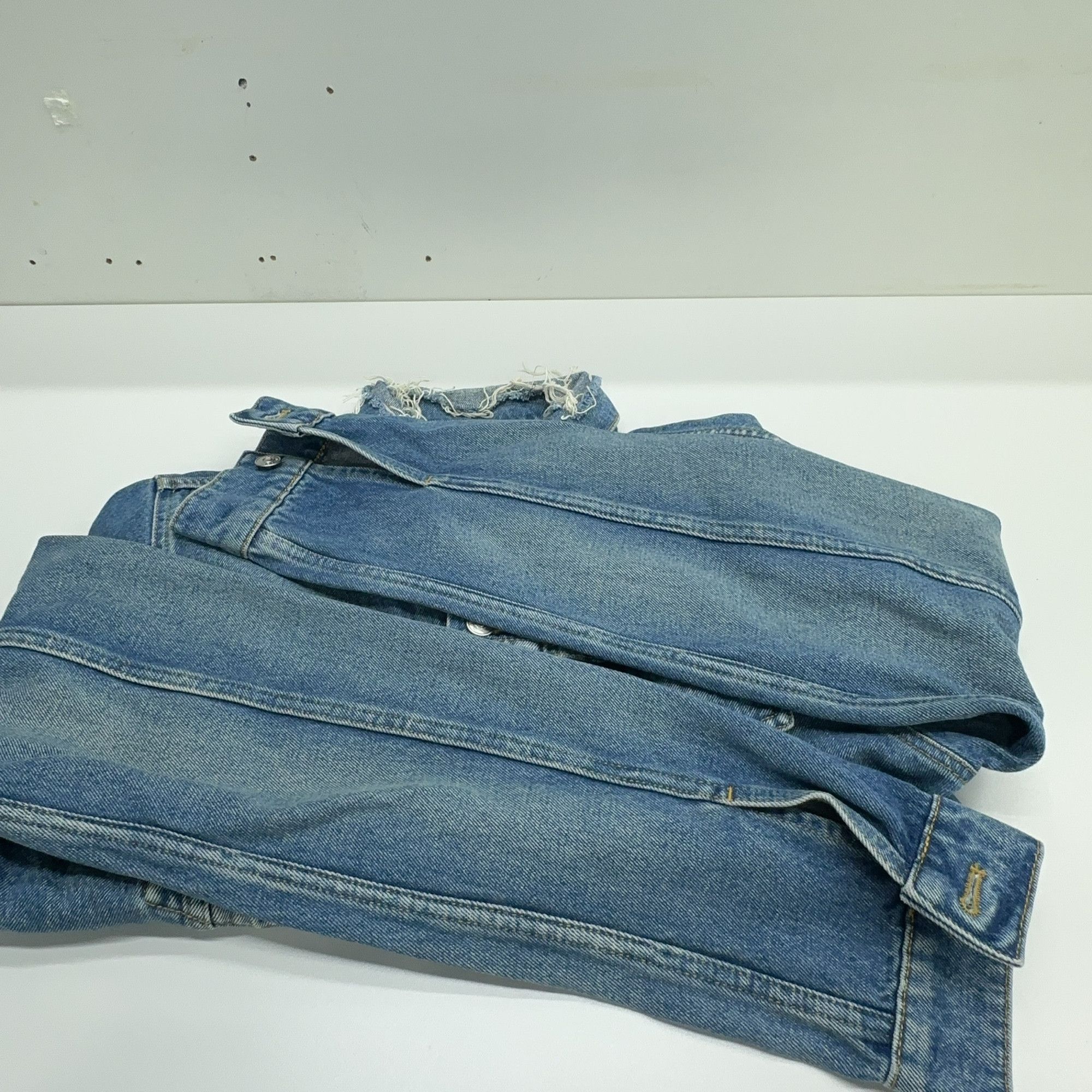 Balenciaga Balenciaga 2017 Logo Denim Jacket Size 46 Size US S / EU 44-46 / 1 - 10 Thumbnail