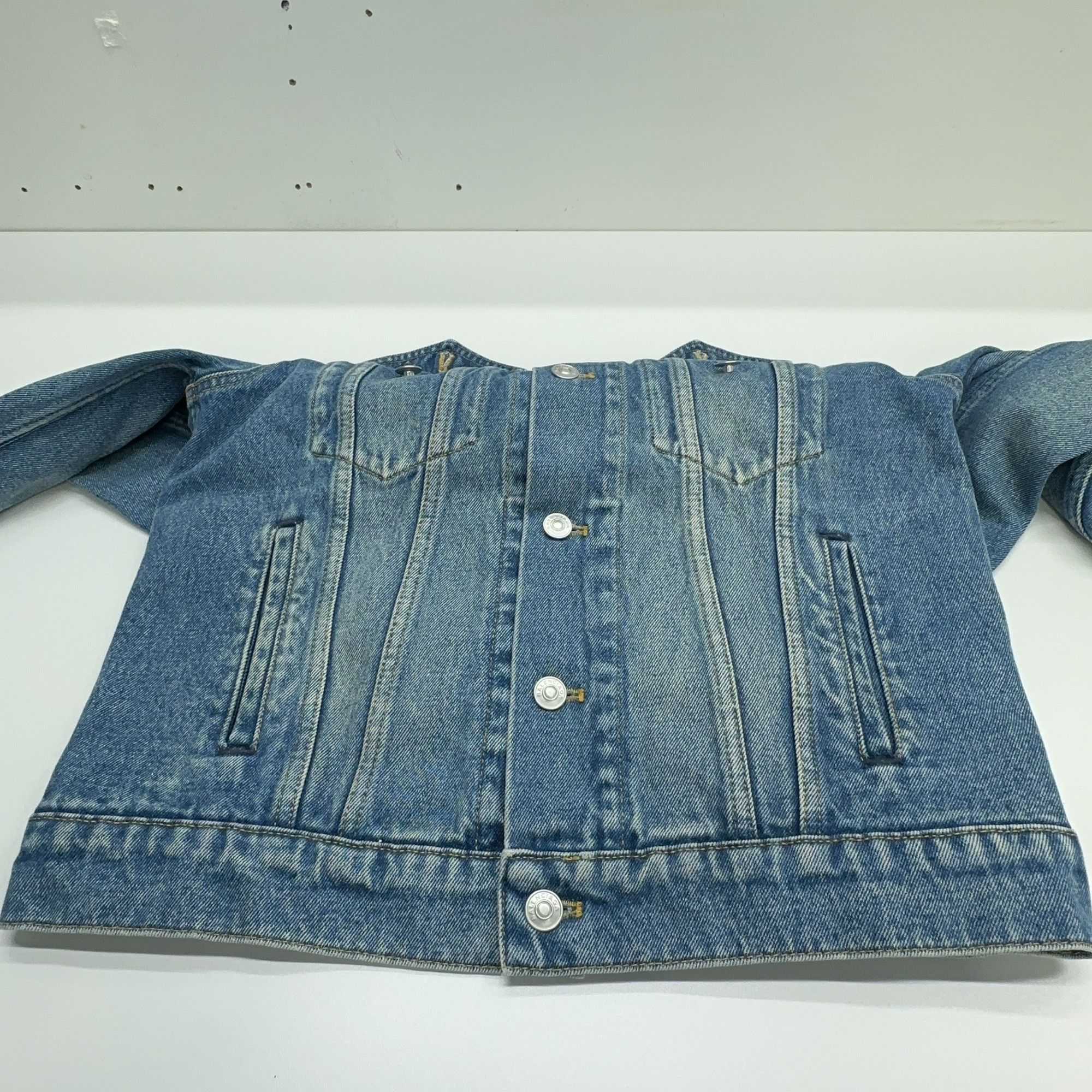 Balenciaga Balenciaga 2017 Logo Denim Jacket Size 46 Size US S / EU 44-46 / 1 - 8 Thumbnail