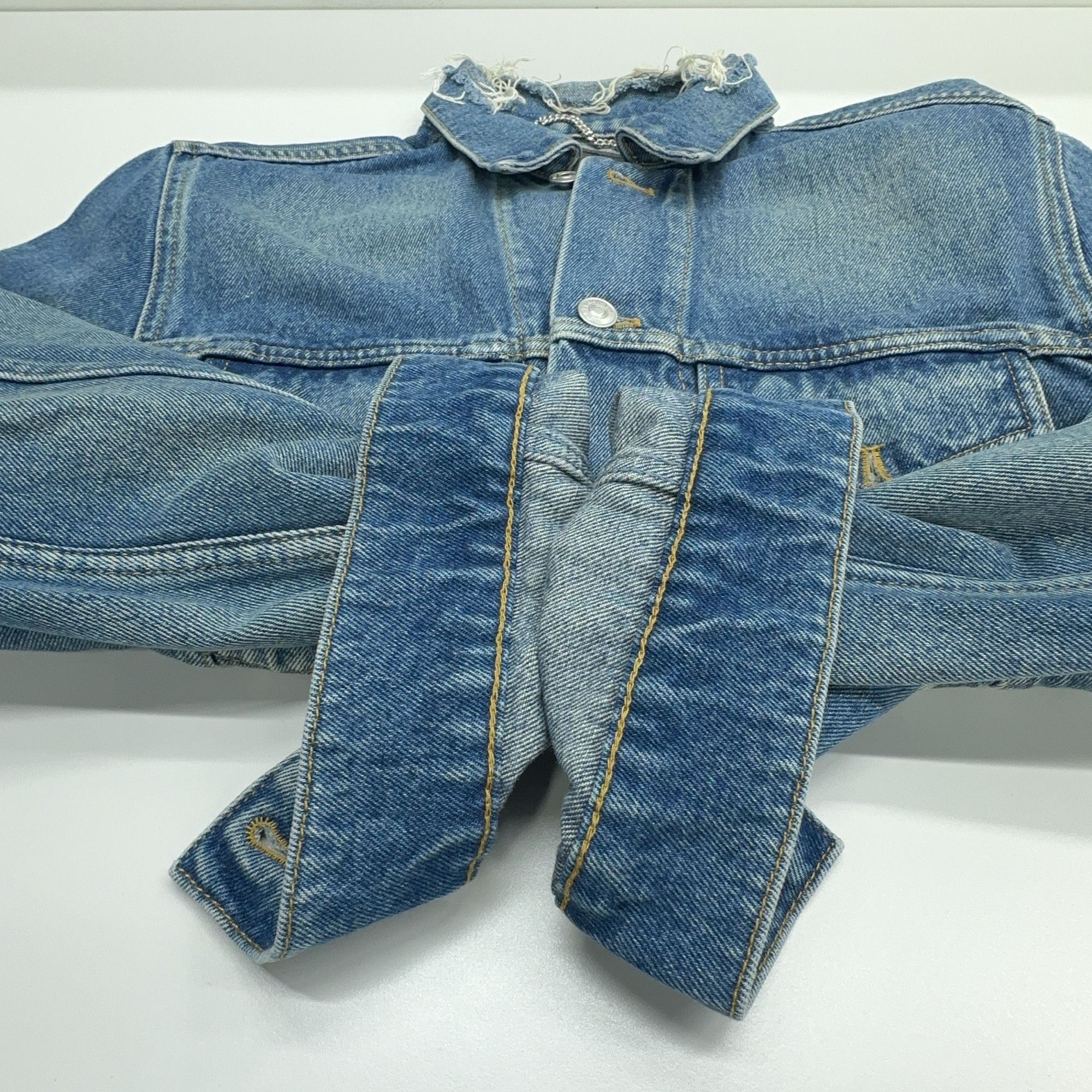 Balenciaga Balenciaga 2017 Logo Denim Jacket Size 46 Size US S / EU 44-46 / 1 - 12 Thumbnail