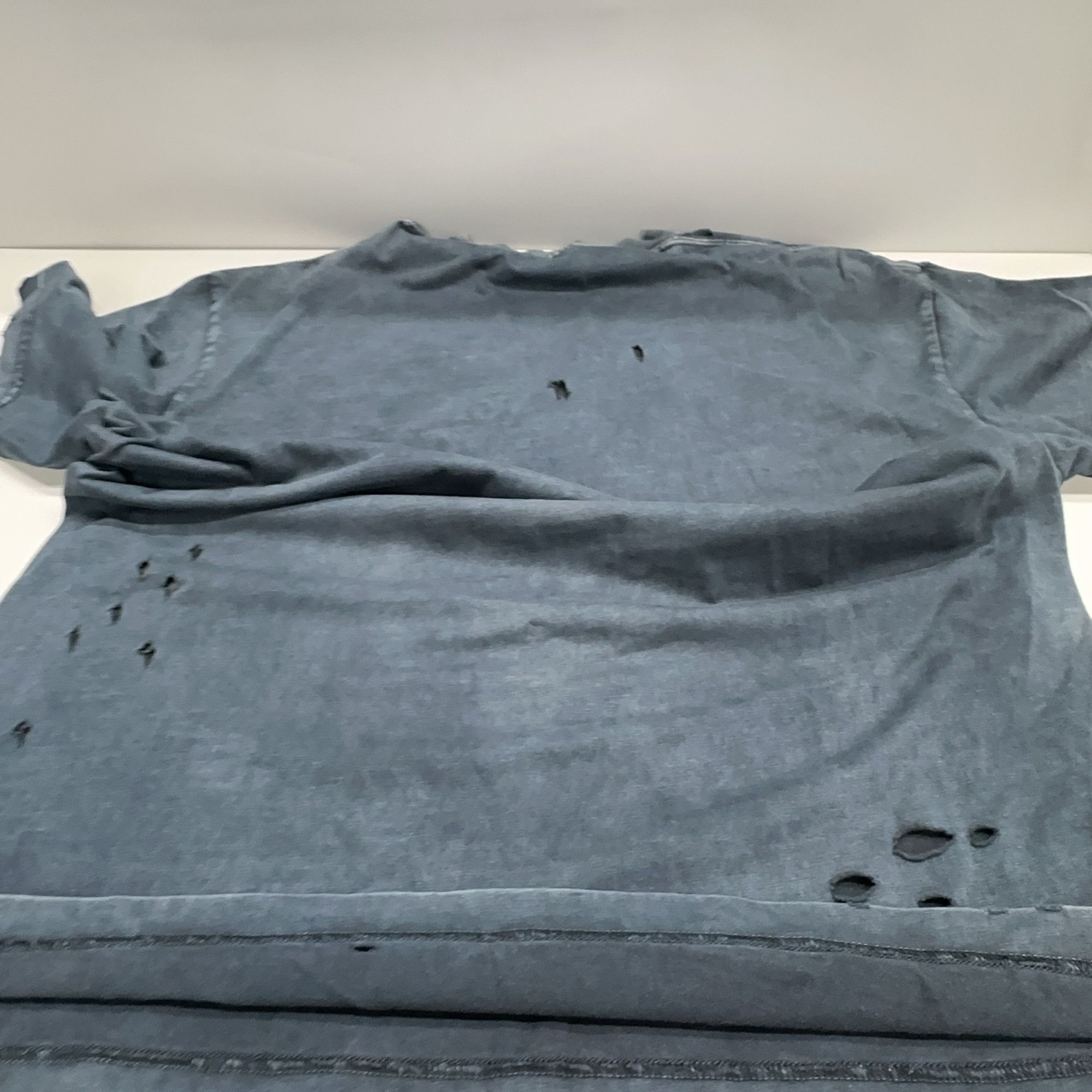 Balenciaga Balenciaga BB Logo Distressed T-Shirt Size L Size US L / EU 52-54 / 3 - 11 Thumbnail