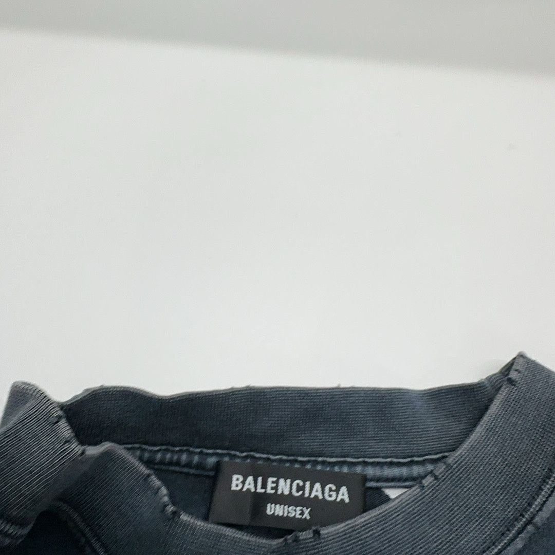 Balenciaga Balenciaga BB Logo Distressed T-Shirt Size L Size US L / EU 52-54 / 3 - 5 Thumbnail