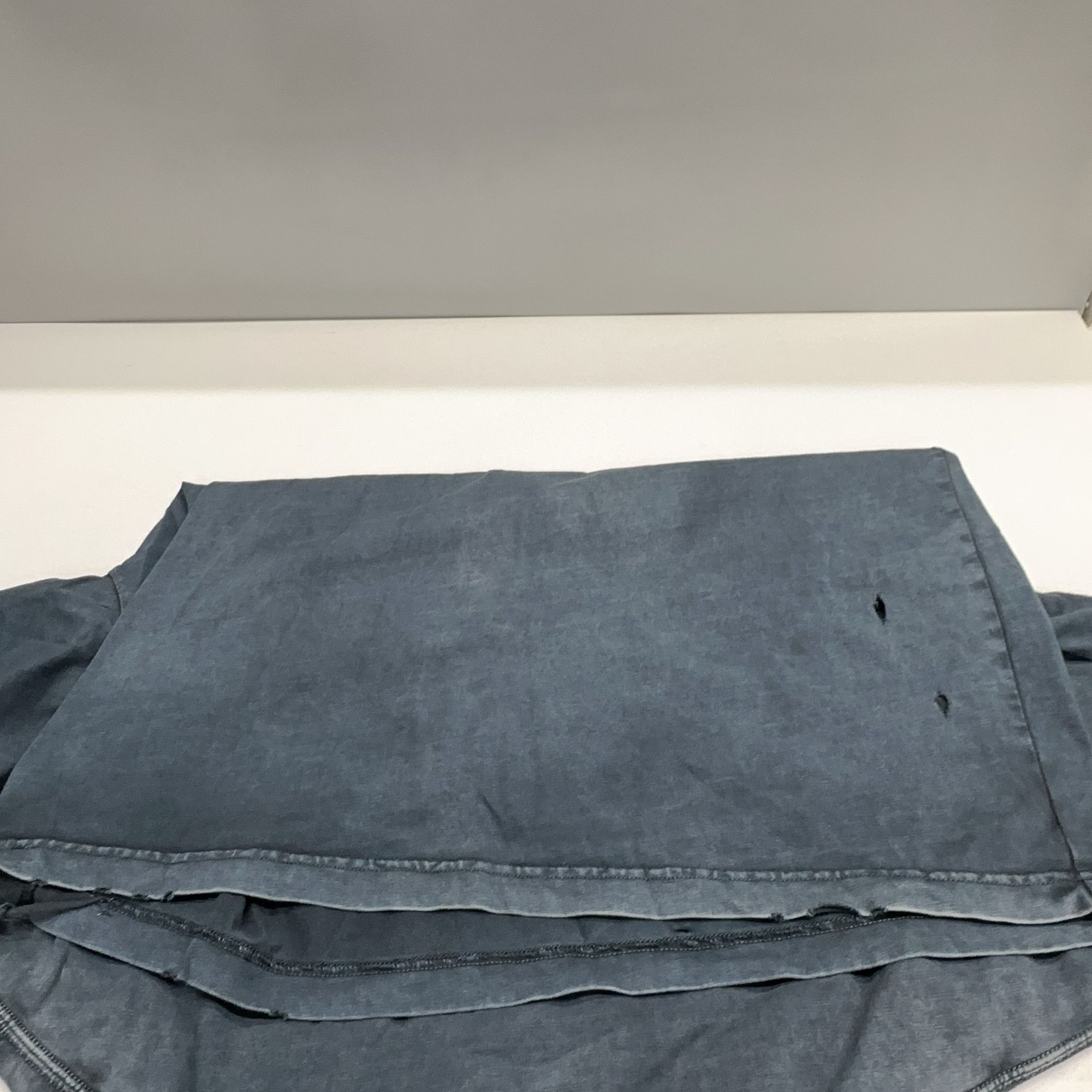 Balenciaga Balenciaga BB Logo Distressed T-Shirt Size L Size US L / EU 52-54 / 3 - 9 Thumbnail