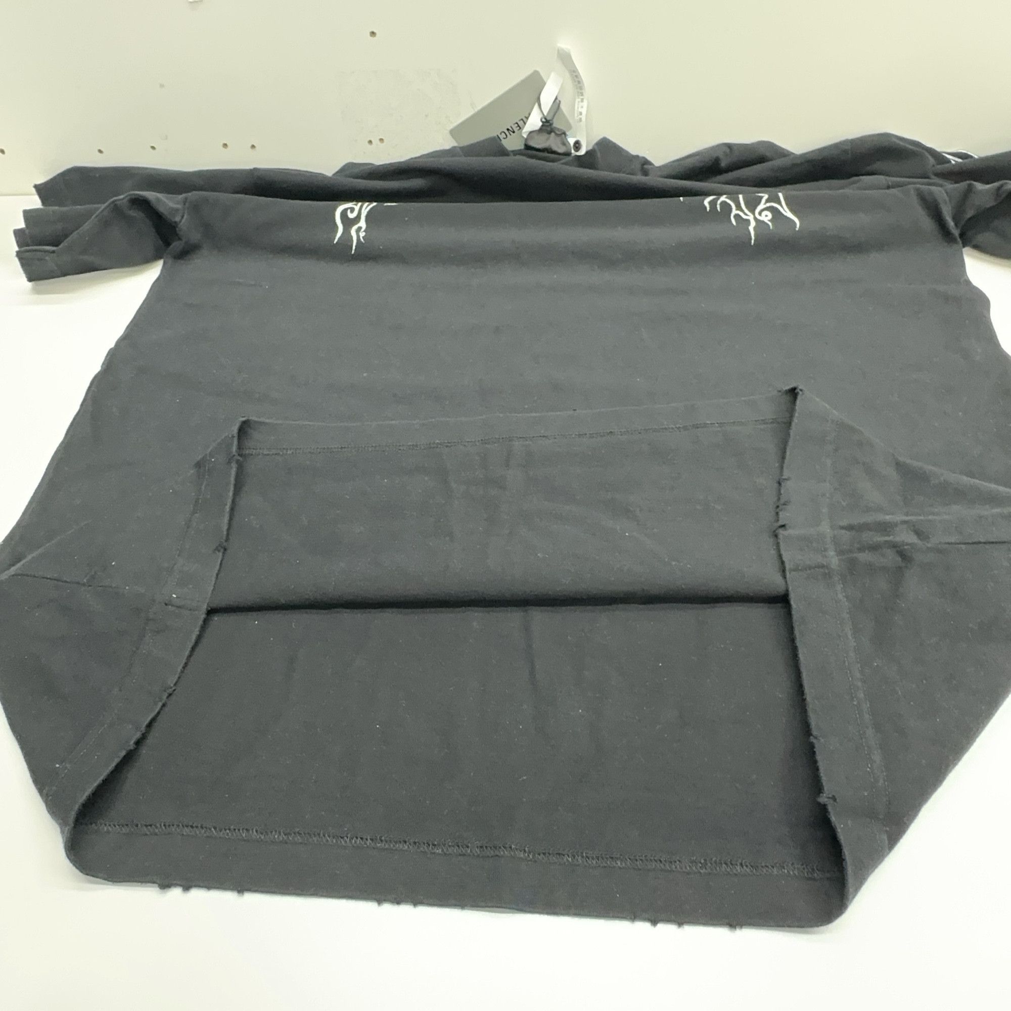 Balenciaga Balenciaga Tribal Graphic T-Shirt Size S Size US S / EU 44-46 / 1 - 9 Thumbnail