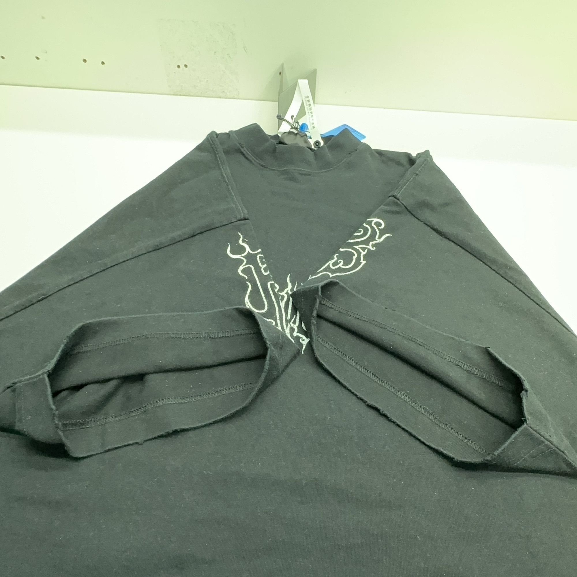 Balenciaga Balenciaga Tribal Graphic T-Shirt Size S Size US S / EU 44-46 / 1 - 11 Thumbnail