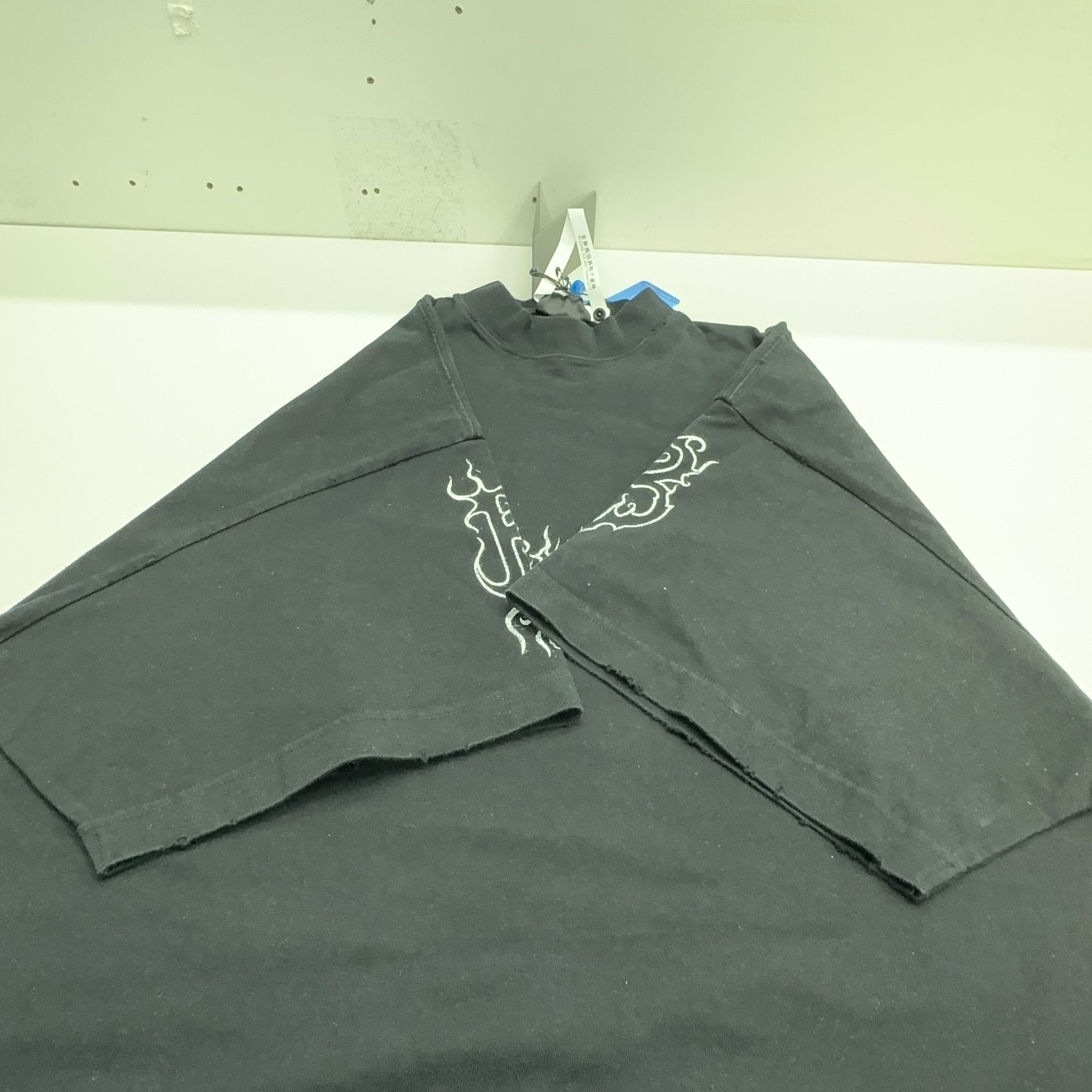 Balenciaga Balenciaga Tribal Graphic T-Shirt Size S Size US S / EU 44-46 / 1 - 10 Thumbnail