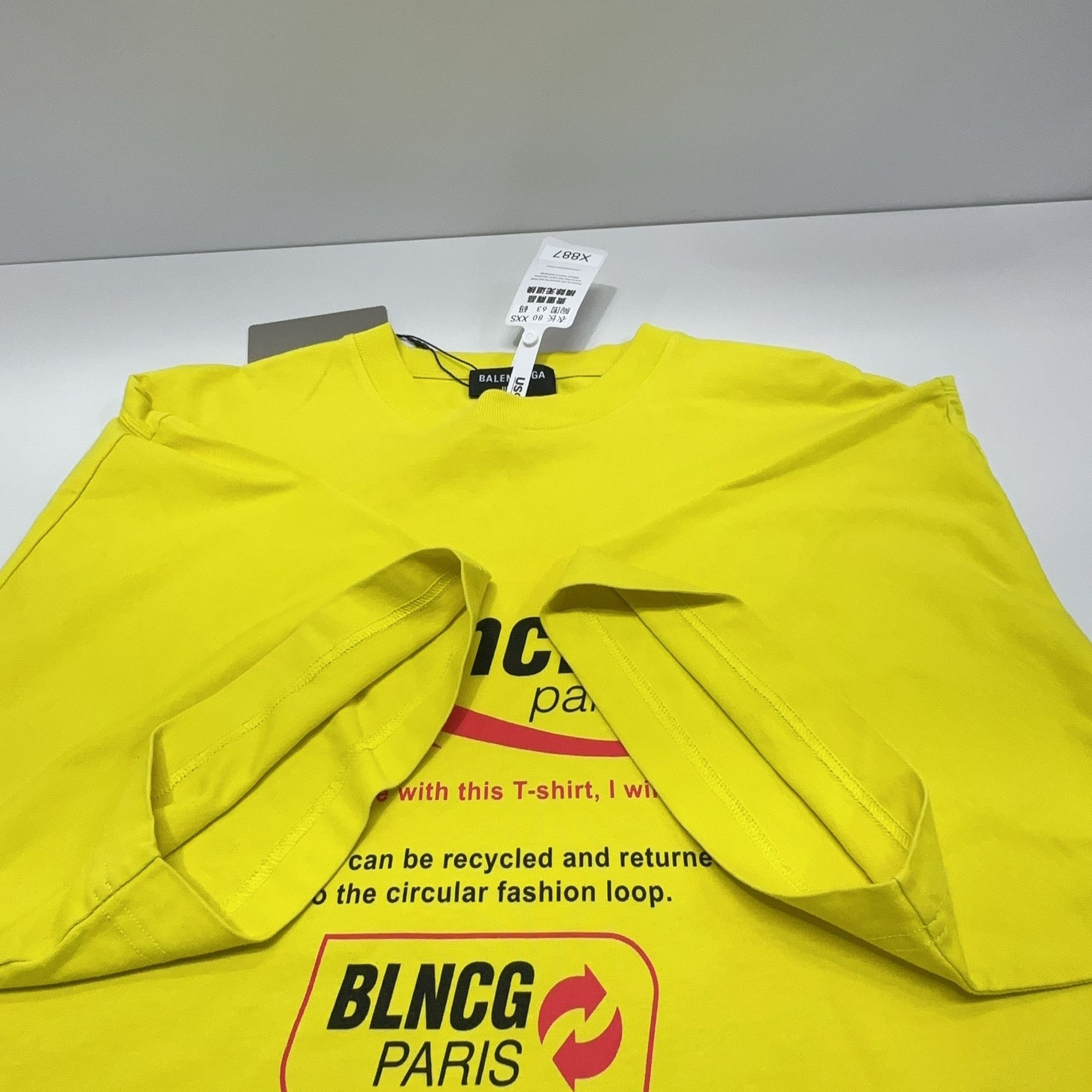 Balenciaga Balenciaga Paris Graphic T-Shirt Yellow Size XXS Size US XXS / EU 40 - 11 Thumbnail