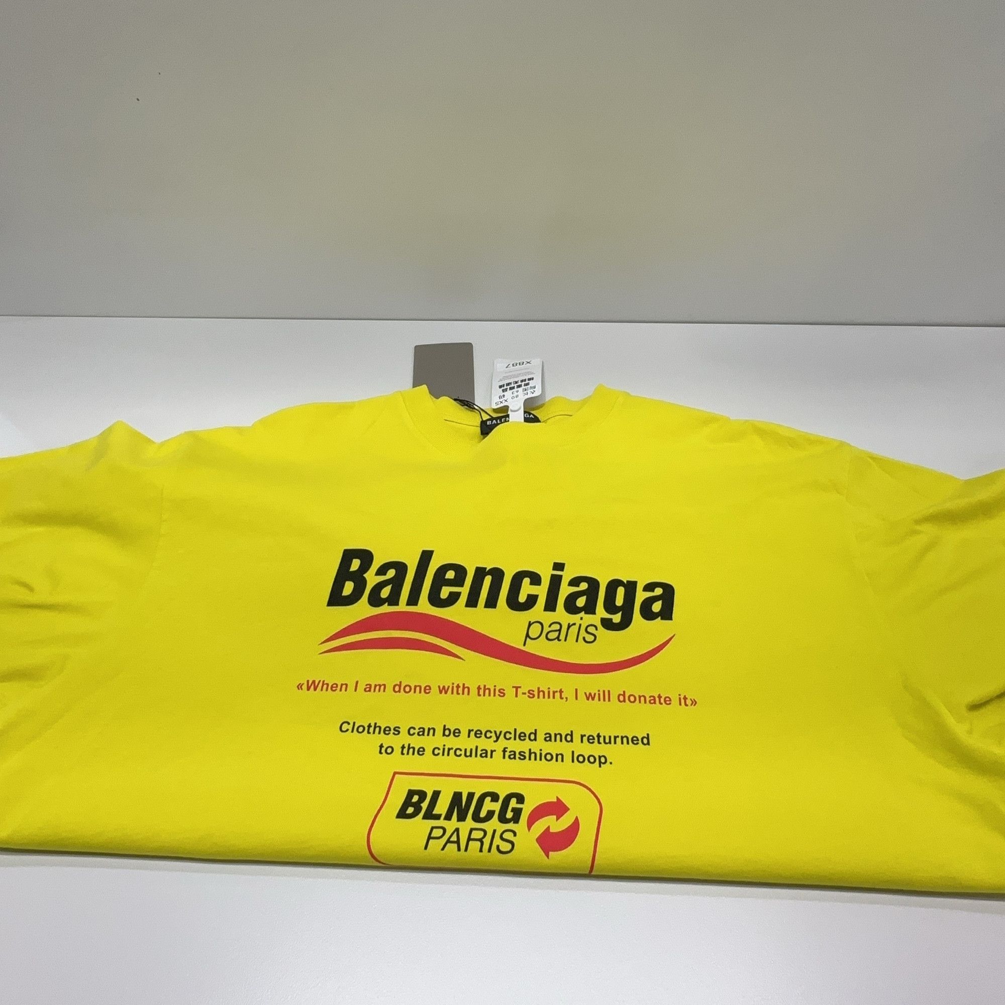 Balenciaga Balenciaga Paris Graphic T-Shirt Yellow Size XXS Size US XXS / EU 40 - 8 Thumbnail