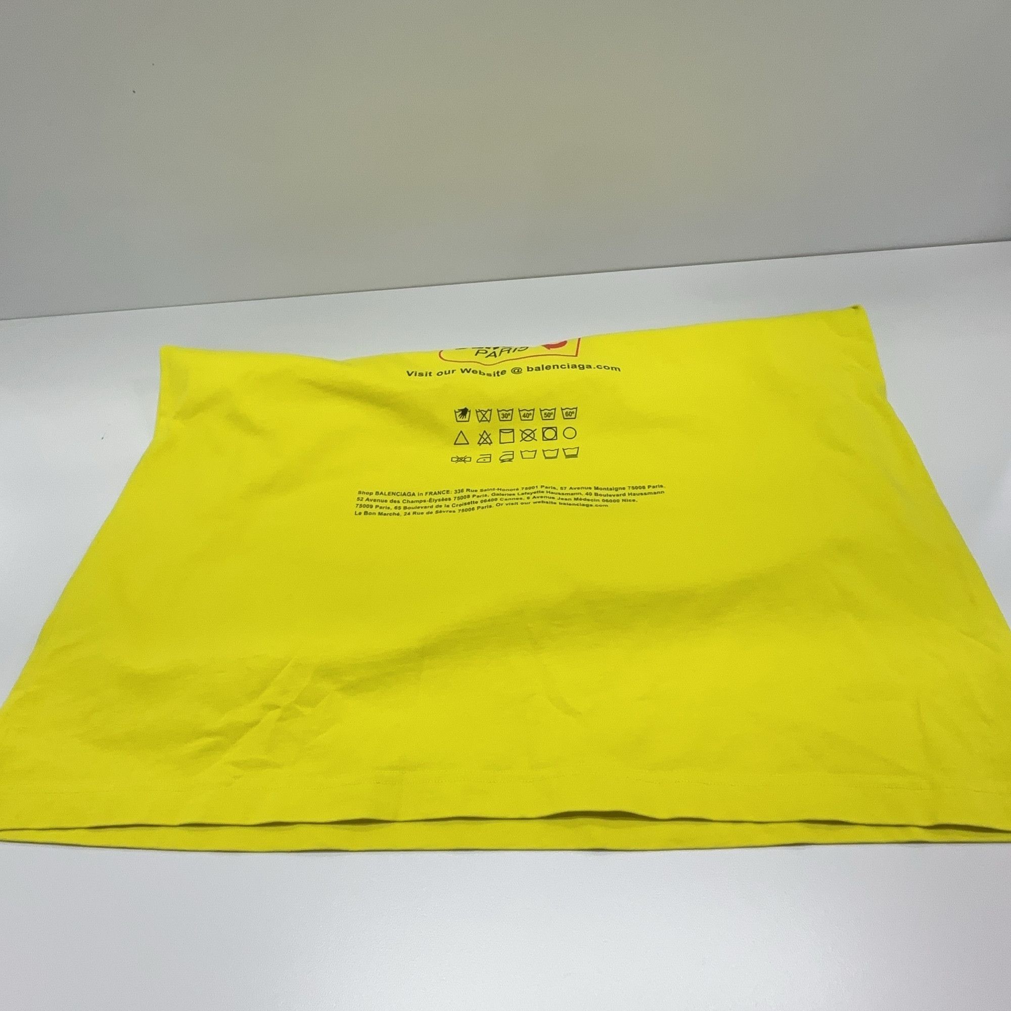 Balenciaga Balenciaga Paris Graphic T-Shirt Yellow Size XXS Size US XXS / EU 40 - 9 Thumbnail